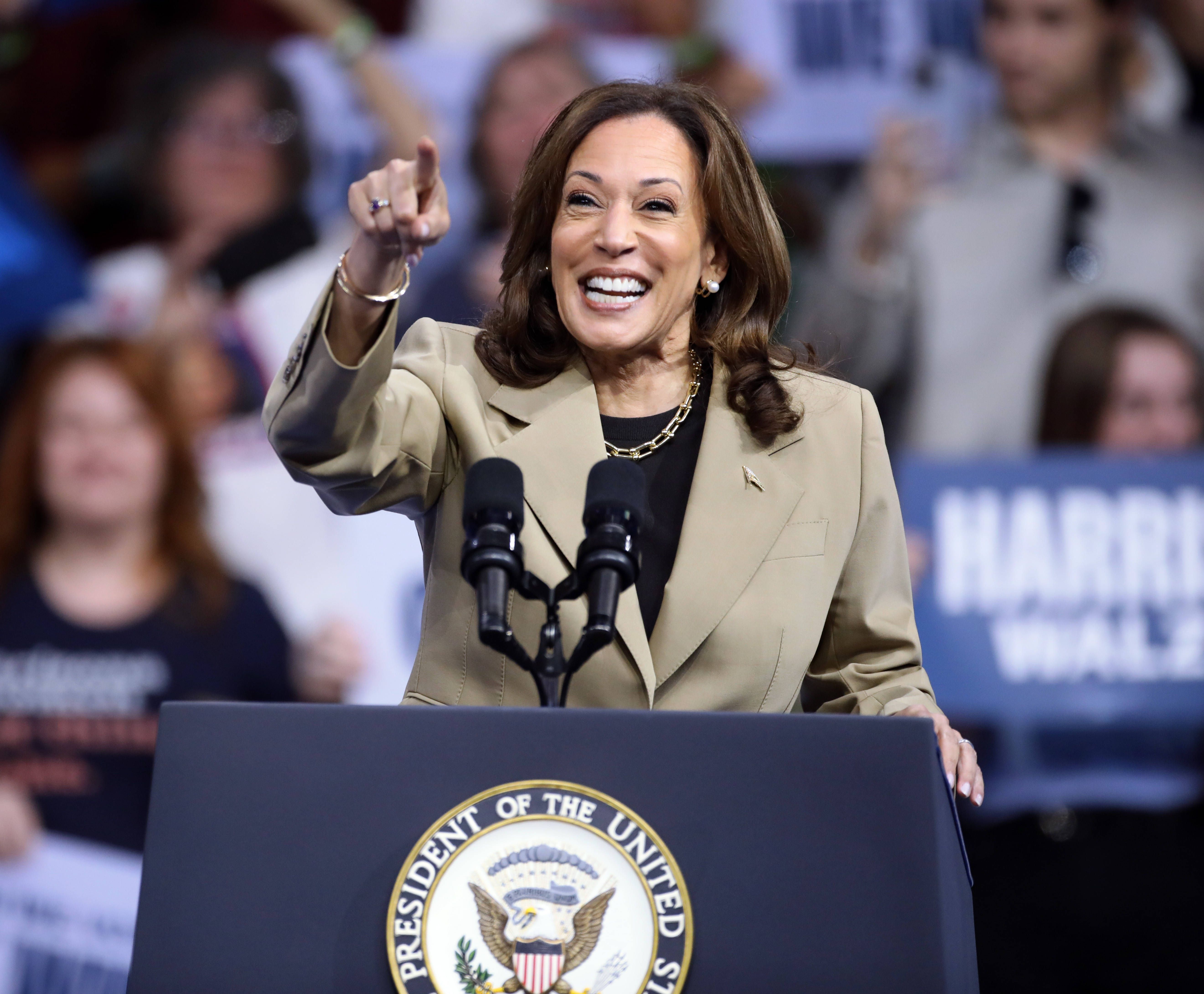 Kamala Harris in drei wichtigen US-Bundesstaaten vor Donald Trump - neue Wahlumfragen