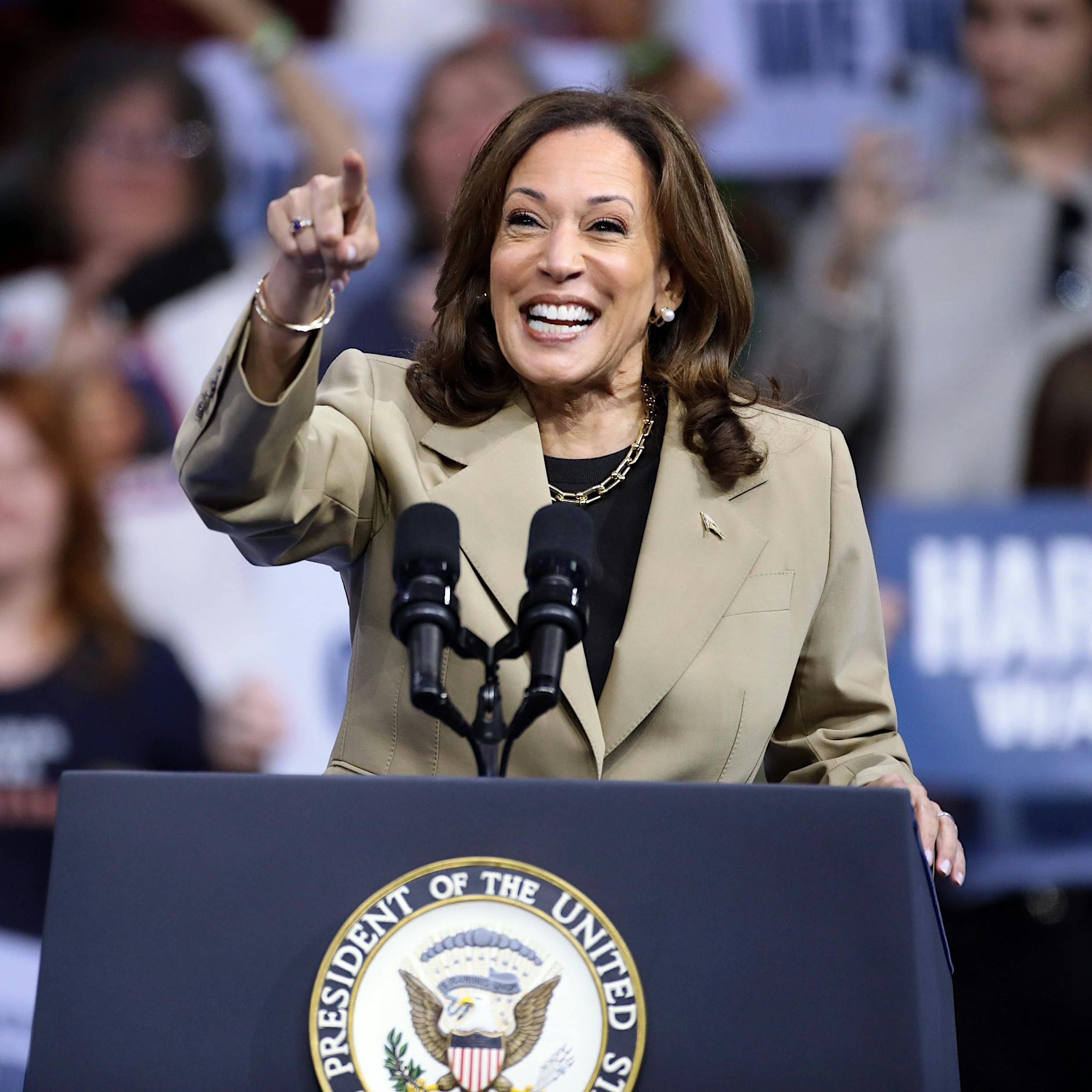 Kamala Harris in drei wichtigen US-Bundesstaaten vor Donald Trump - neue Wahlumfragen