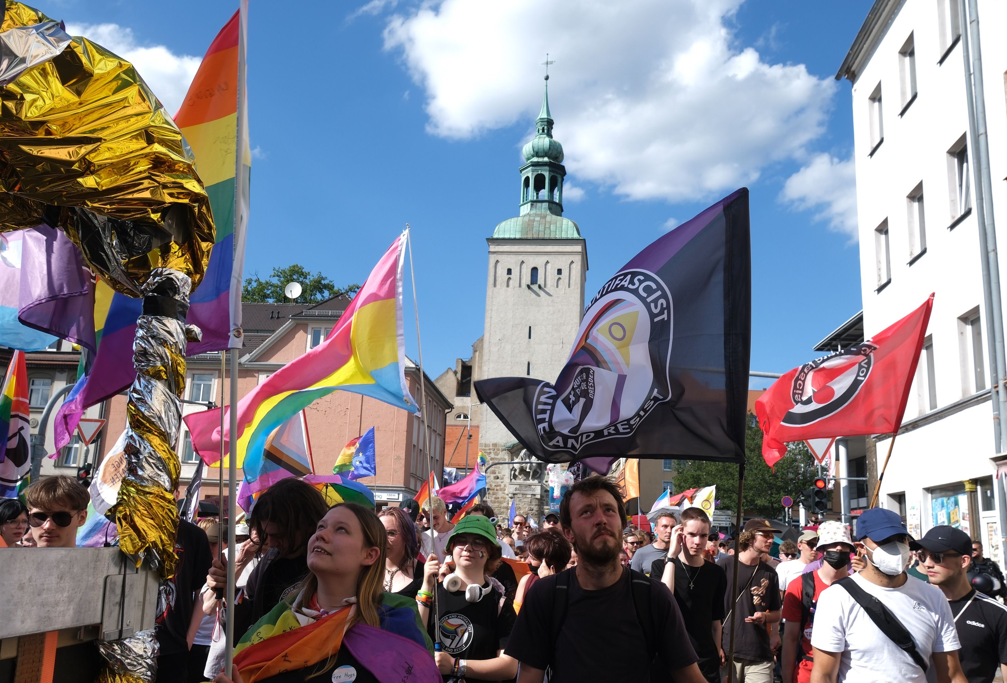 Rechte Proteste: Großer Polizeieinsatz beim CSD in Bautzen – Party abgesagt