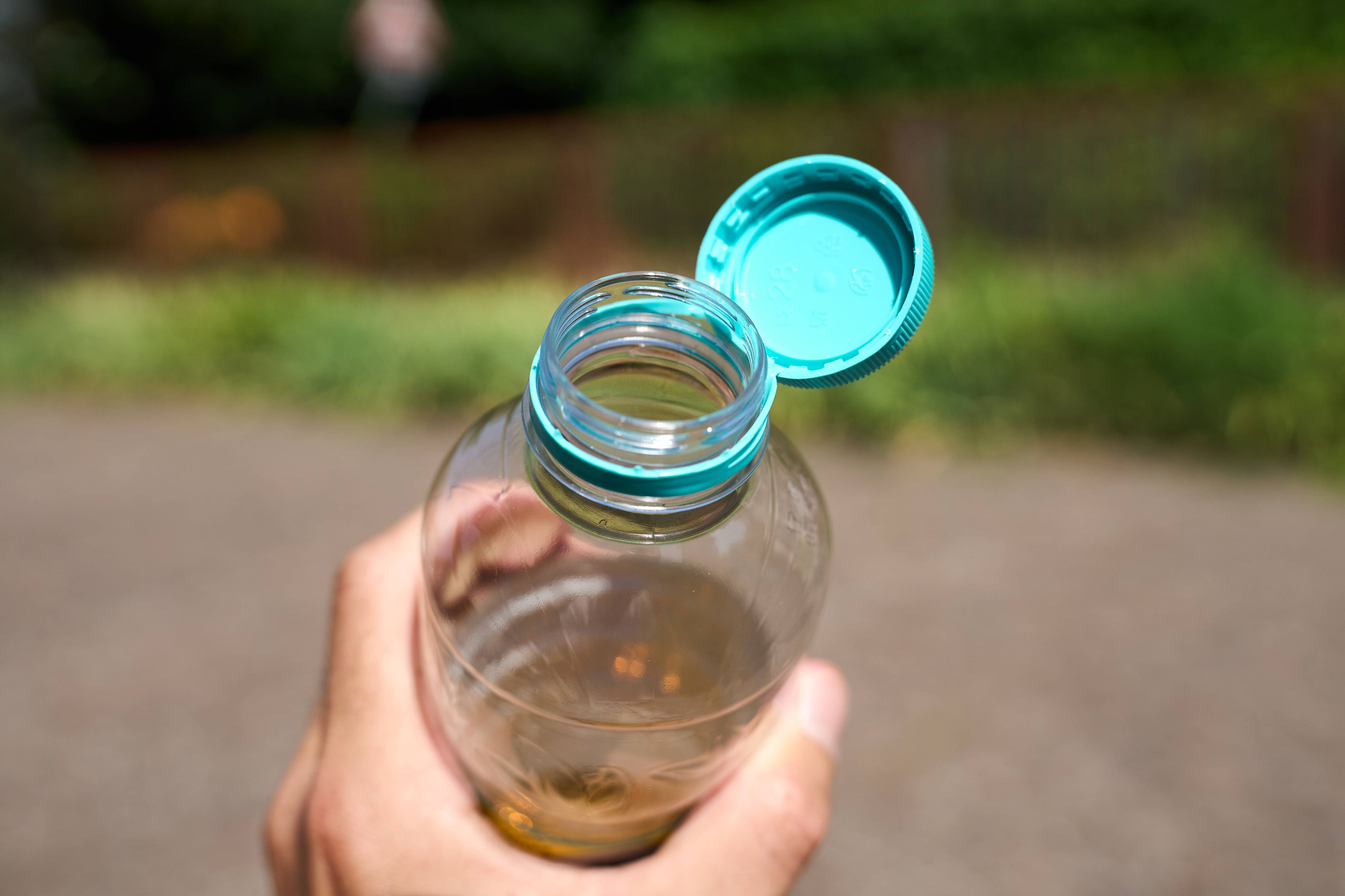 Fest angebrachte Flaschendeckel: Experte hält EU-Richtlinie für unlogisch