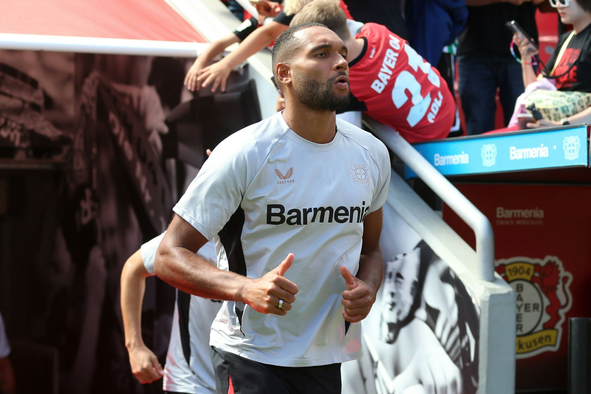 Jonathan Tah ist bei Leverkusen vor dem Absprung. Er wartet nur noch darauf, dass sich Bayer mit Bayern einig wird.