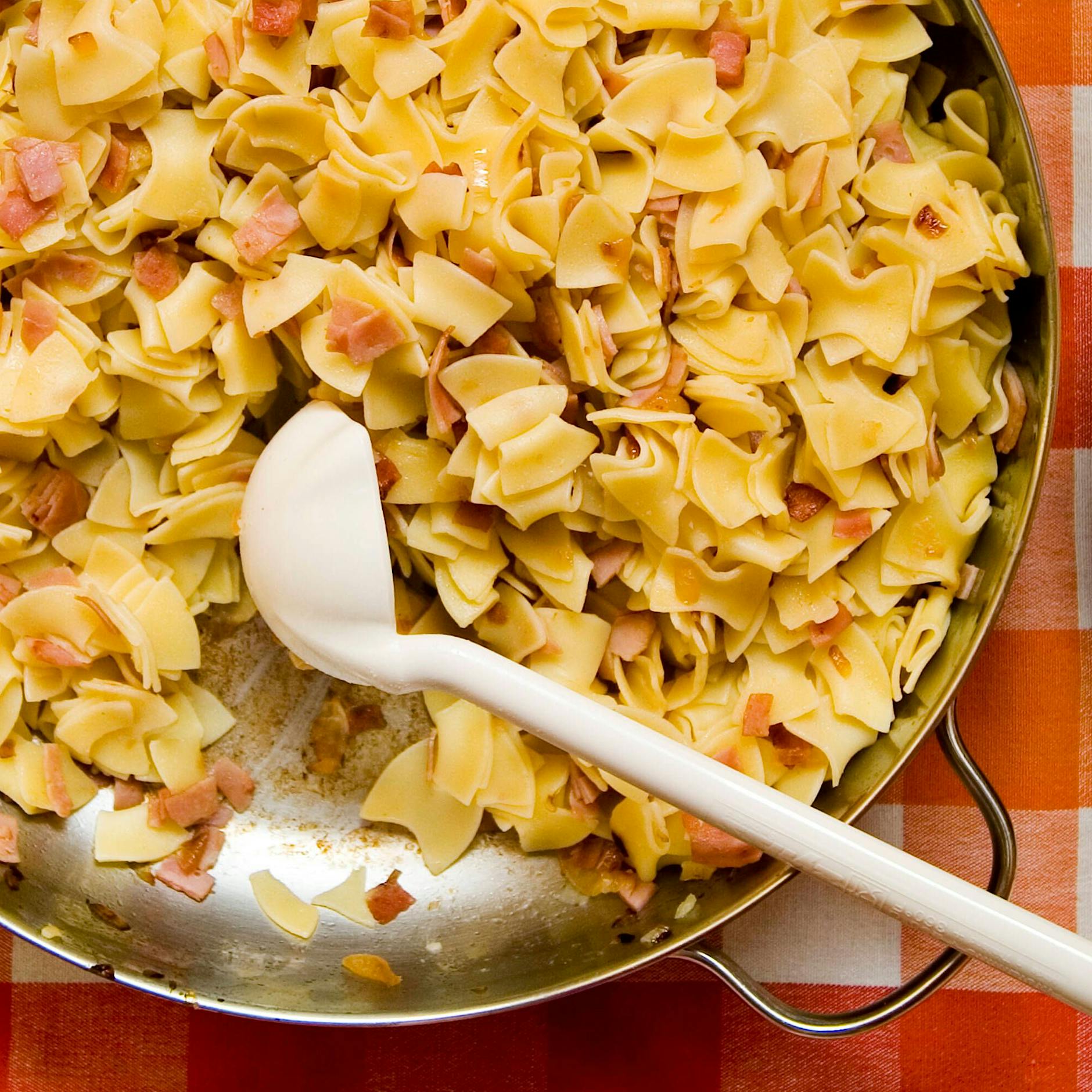 Kennen Sie böhmische Schinkenfleckerl? Hier das Rezept aus dem Osten