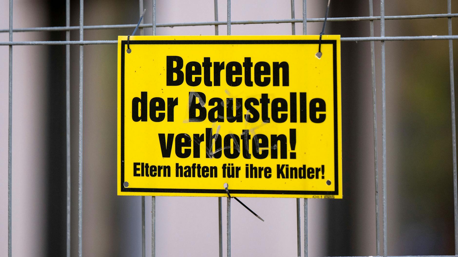 In Berlin wird überall gebaut - und das hat Folgen für Autofahrer. Auch ab Montag sind wieder einige Straßen gesperrt.