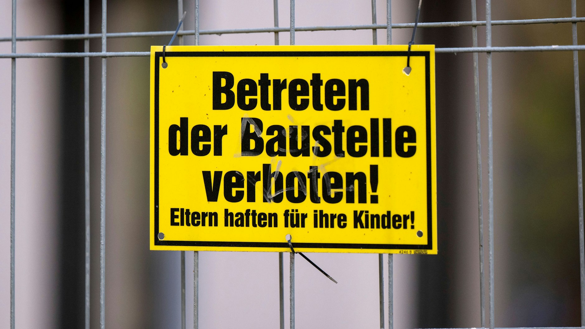 In Berlin wird überall gebaut - und das hat Folgen für Autofahrer. Auch ab Montag sind wieder einige Straßen gesperrt.