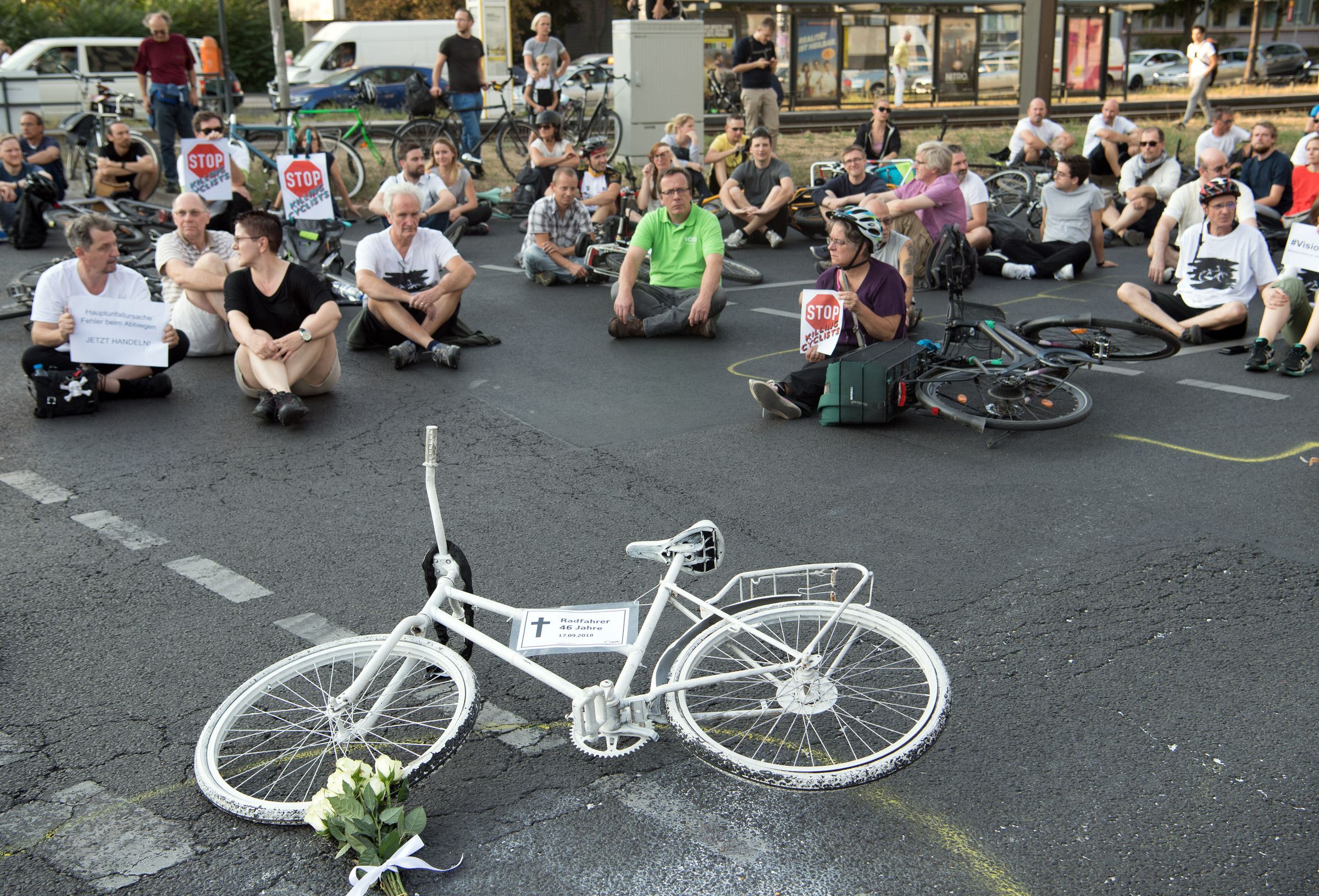 Image - Mahnwache für getötete Radfahrerin, doch Radweg-Ausbau in Berlin stockt