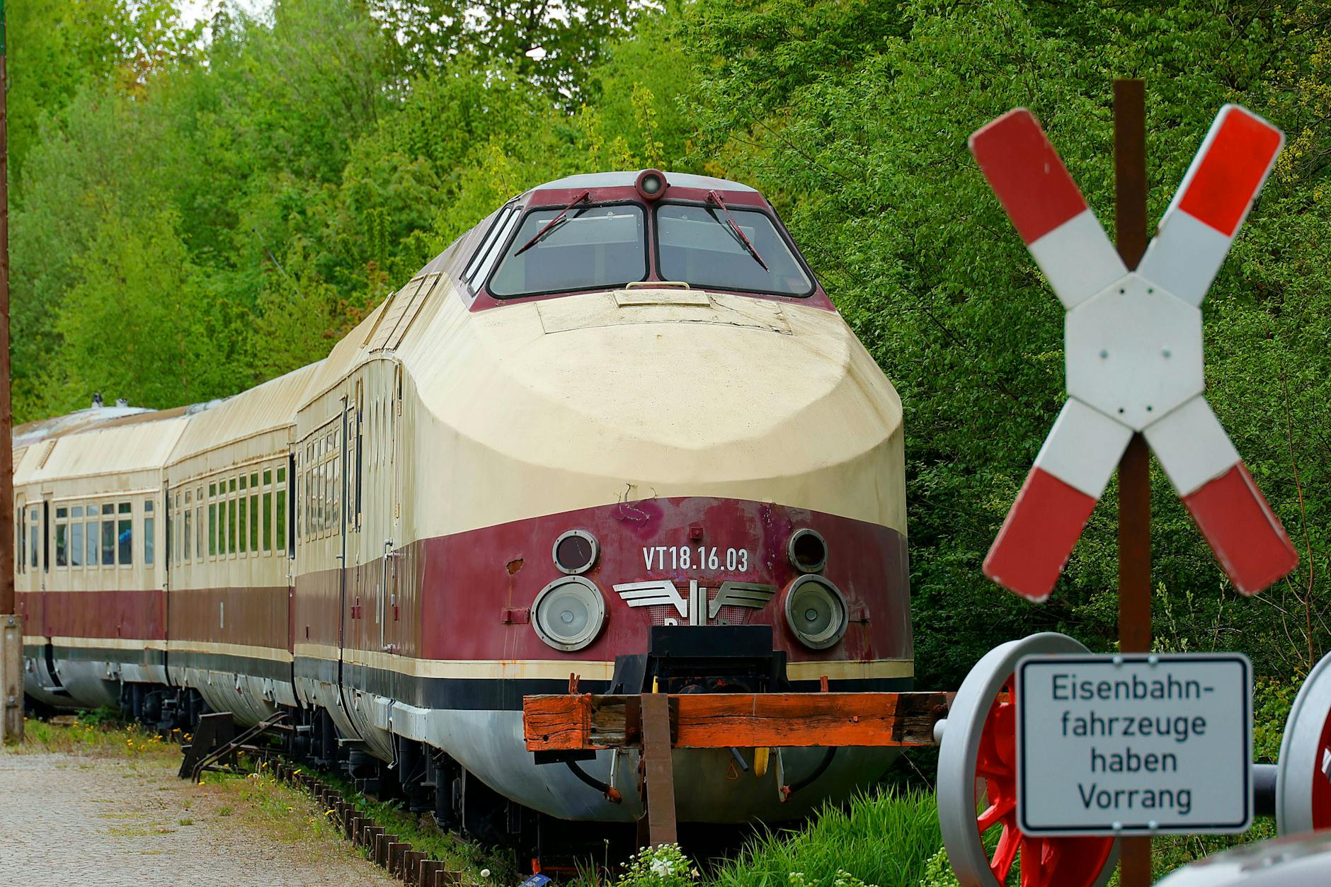 Der SVT 18.16: Der legendäre DDR-ICE landete nach der Wende auf dem Abstellgleis. 