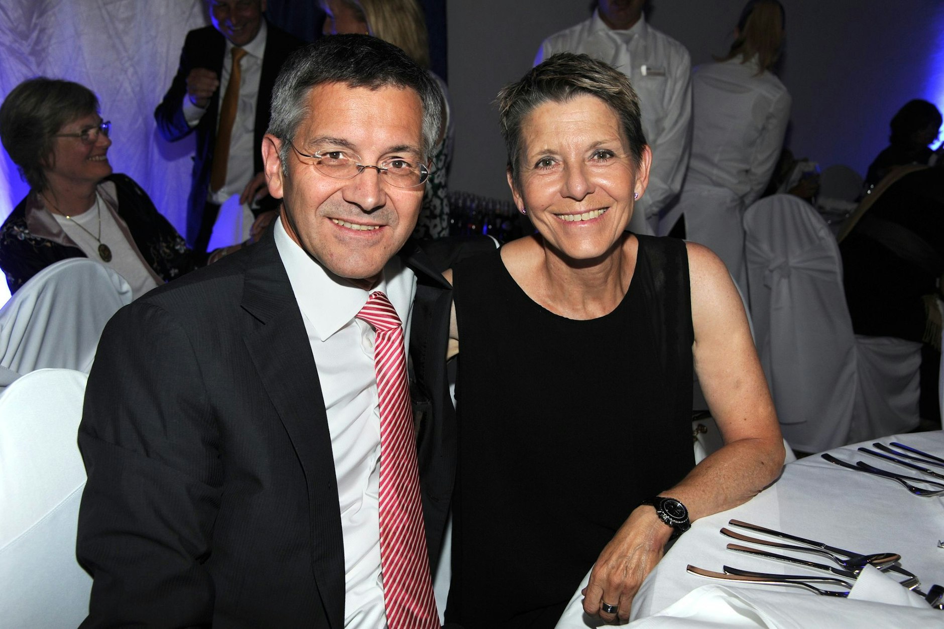 Ein Foto aus glücklichen Zeiten: Herbert Hainer und seine Frau Angelika feiern im Juli 2016 bei einer Gala. Jetzt ist sie tot.