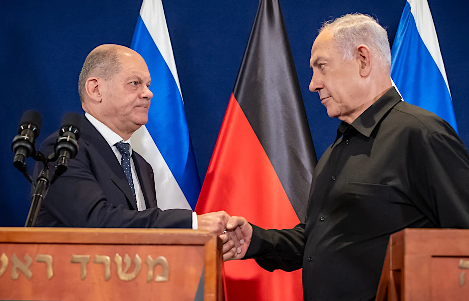 Bundeskanzler Olaf Scholz mit dem israelischen Ministerpräsidenten Benjamin Netanjahu (r.) im Oktober 2023 in Tel Aviv