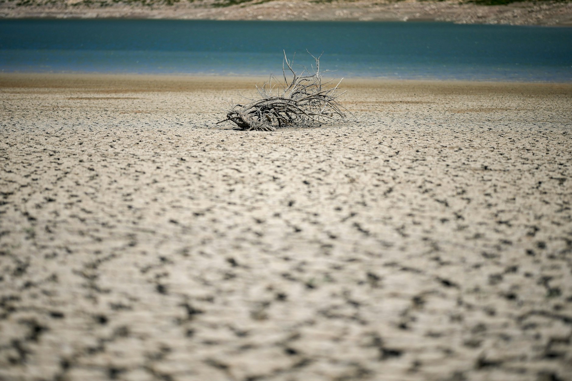 Italia, Castronovo di Sicilia: il Lago di Fanago sembra un paesaggio desertico.