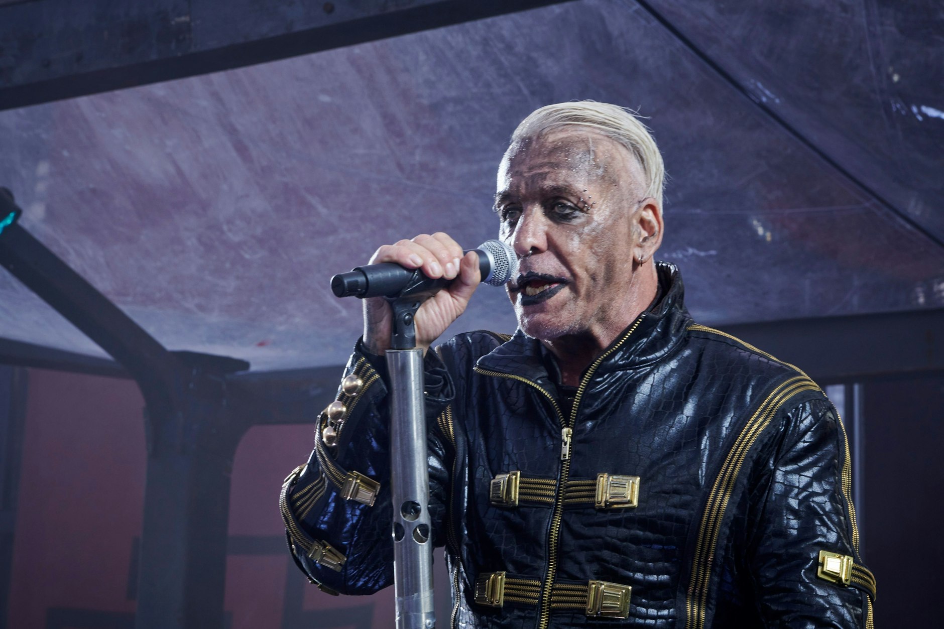 Till Lindemann ist der Frontmann von Rammstein, geht aber auch solo auf Tour.