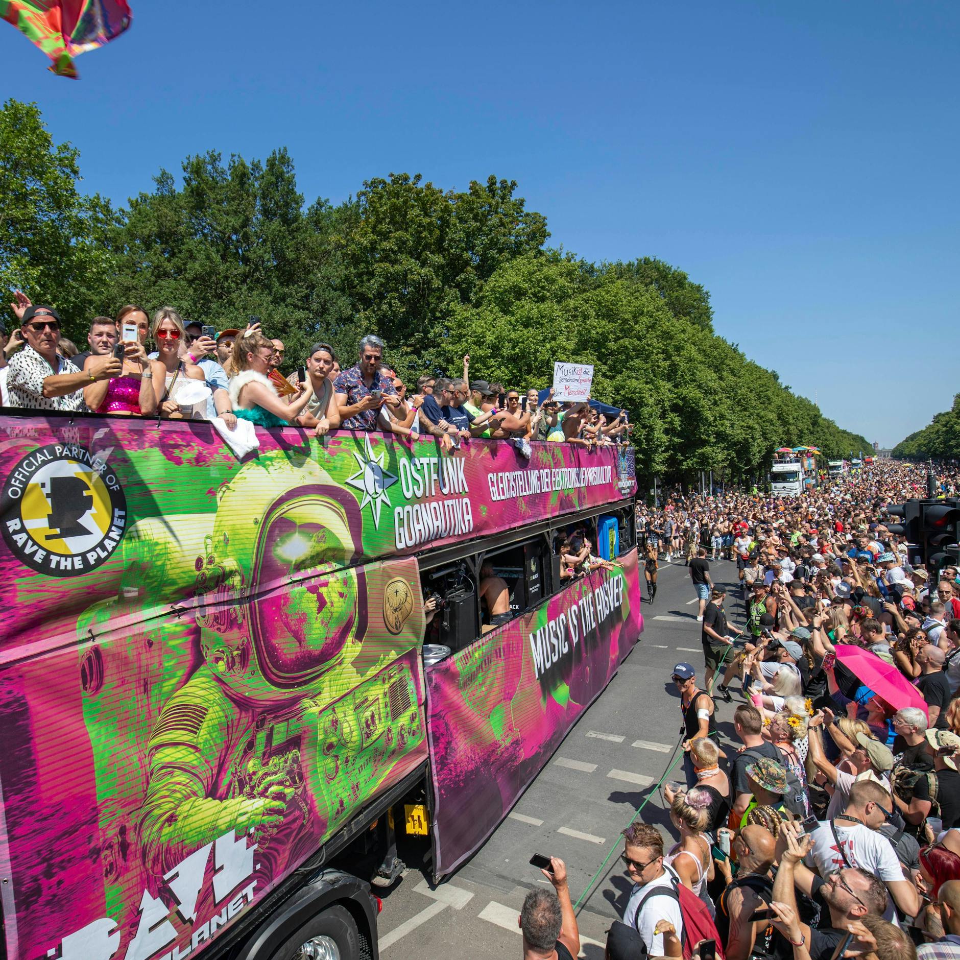 Image - Rave the Planet und Zug der Liebe: Braucht Berlin zwei Techno-Demos?