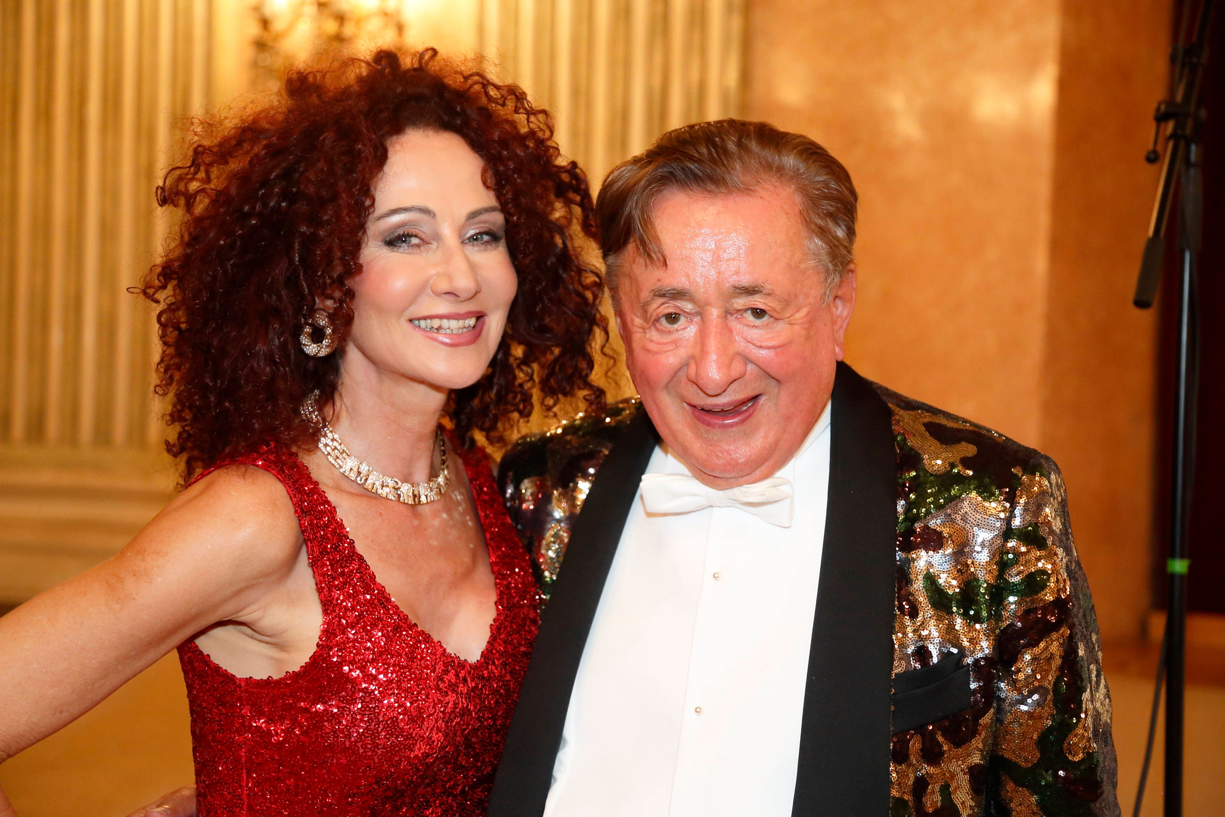 Richard Lugner ist tot: So rührend nehmen „Mörtels“ (Ex)Frauen Abschied