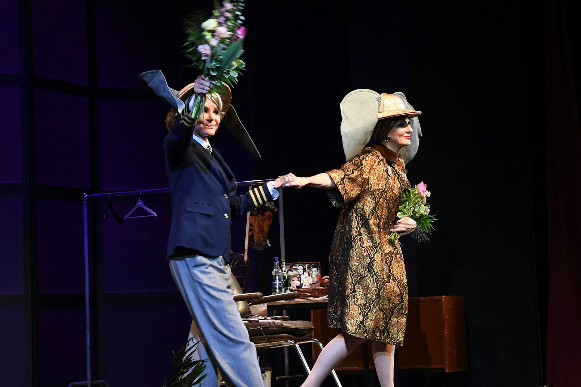 Anouschka Renzi und Désirée Nick bei der Premiere des Theaterstücks „Bette und Joan“ in der Komödie im Bayerischen Hof im August 2024.