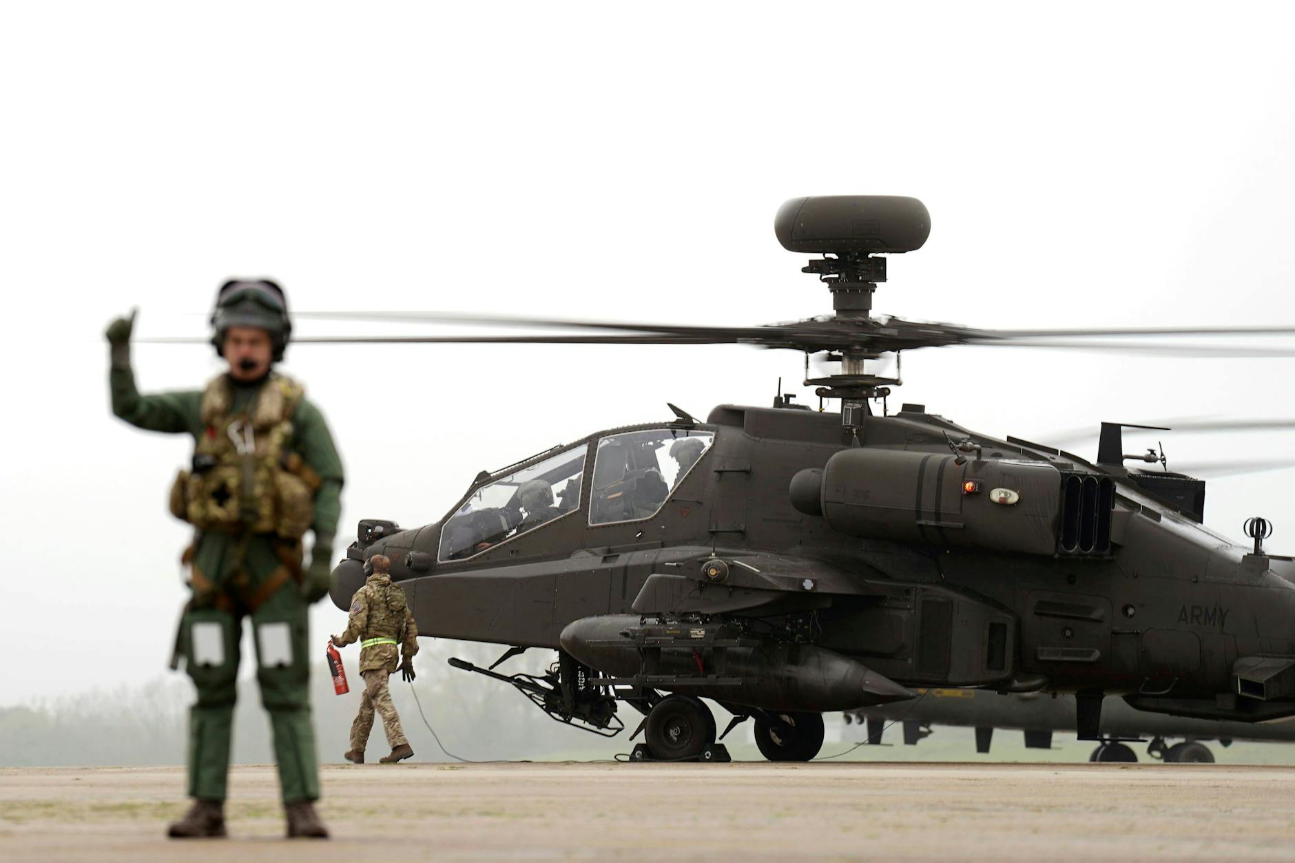 Polen hat 96 Helikopter des Typs Boeing AH-64E Apache erworben.