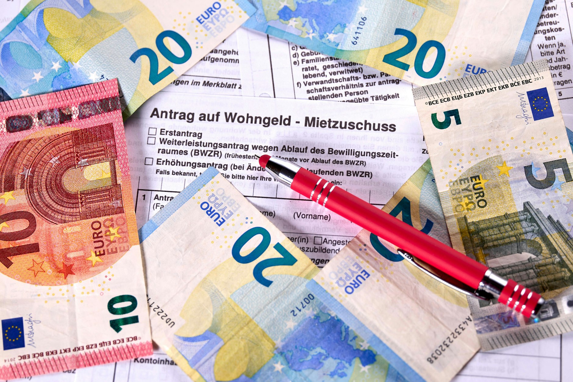 Das Wohngeld soll im kommenden Jahr um 15 Prozent steigen. Das wurde vom Kabinett jetzt beschlossen.