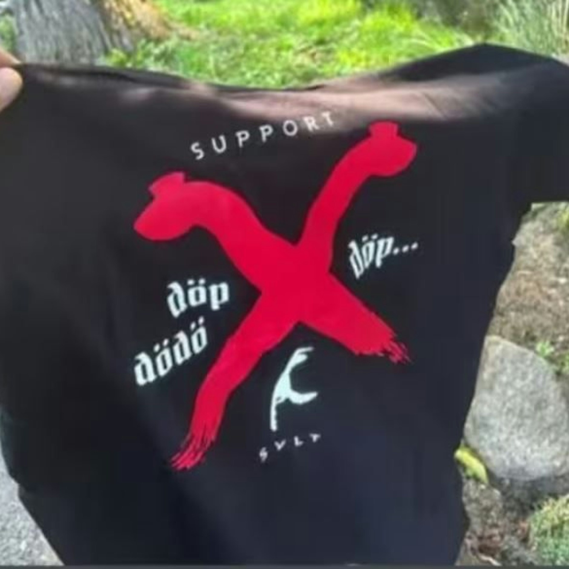 Die Motorsportler zeigten nicht nur den Hitlergruß, sondern trugen auch „Support Sylt“-Shirts.