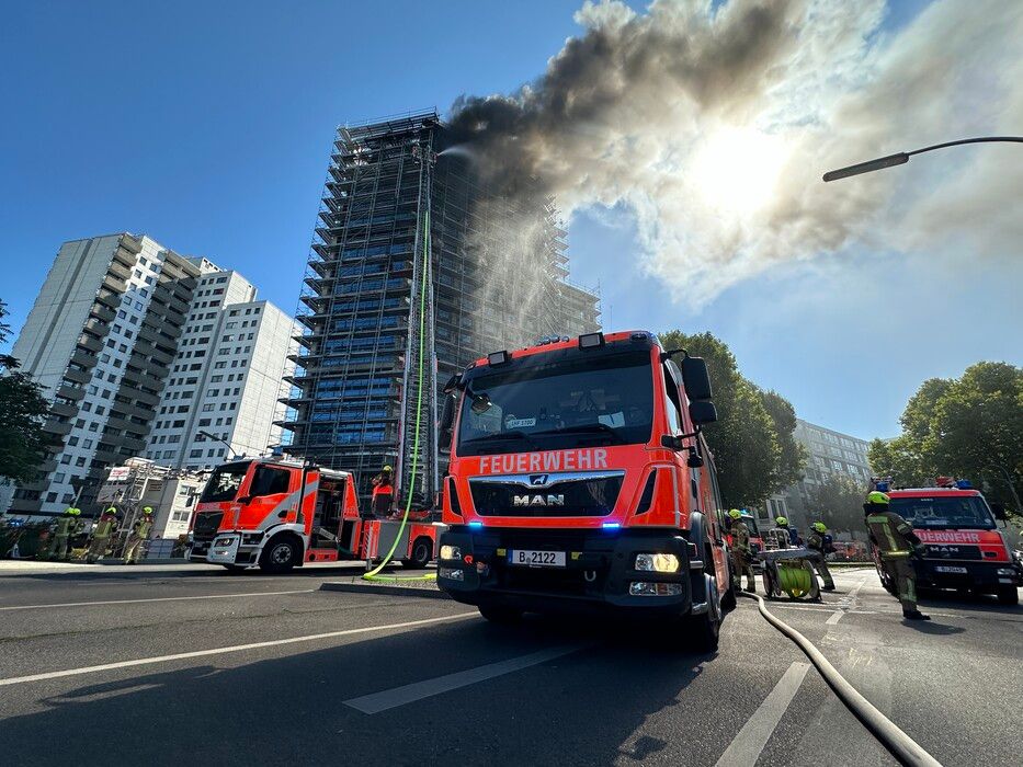 Image - Feuer-Panik in Berlin: Hier brennt eine Bankbaustelle!