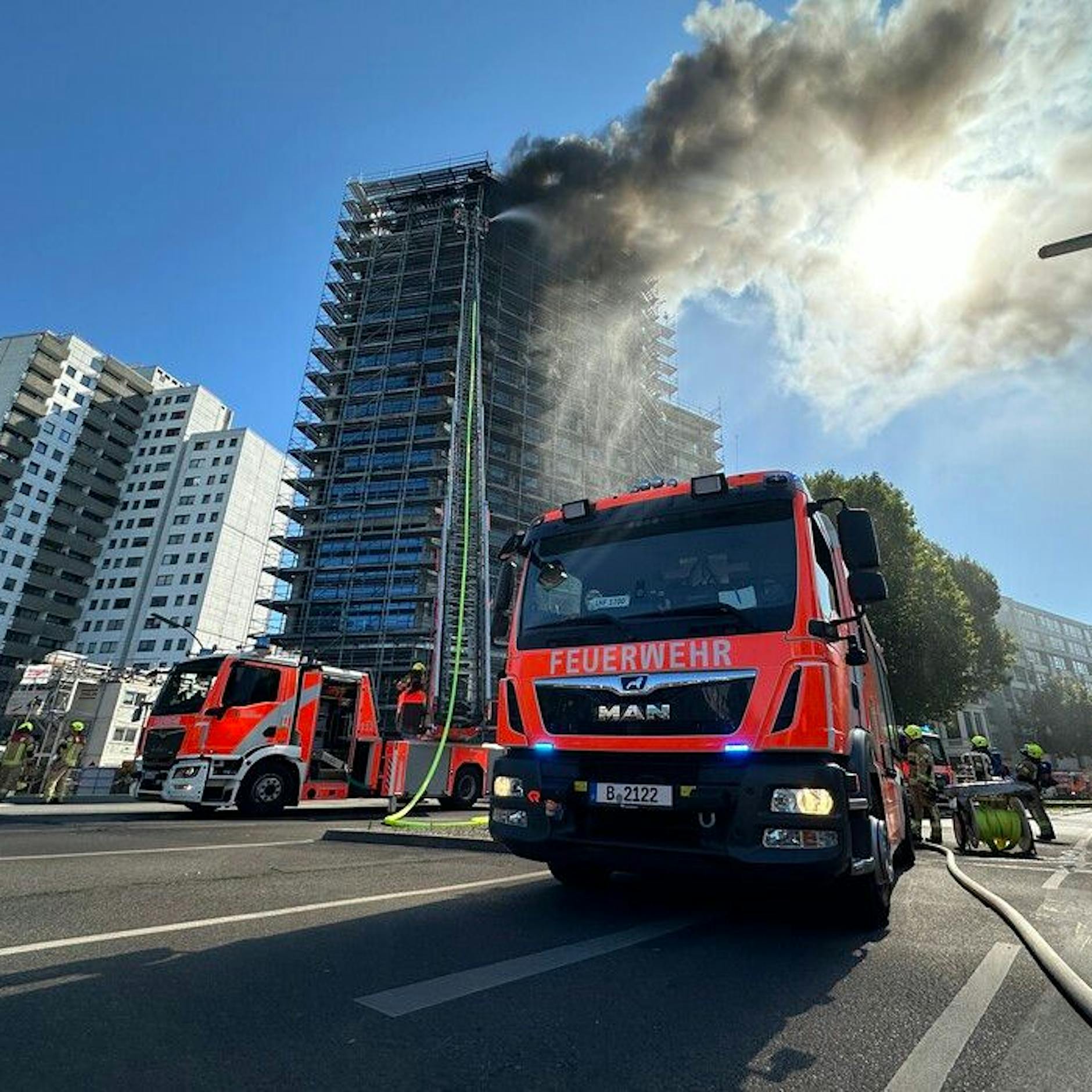 Feuer-Panik in Berlin: Hier brennt eine Bankbaustelle!