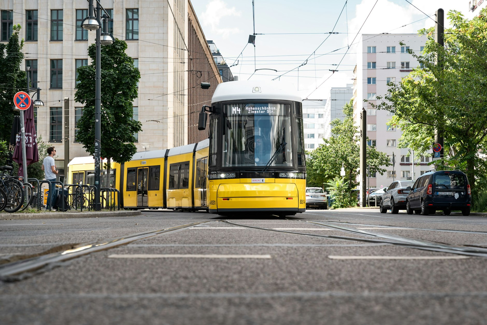 Auch die M4 wird in Mitte ausgebremst, weil nicht alle Vorrangschaltungen an Ampeln funktionieren.