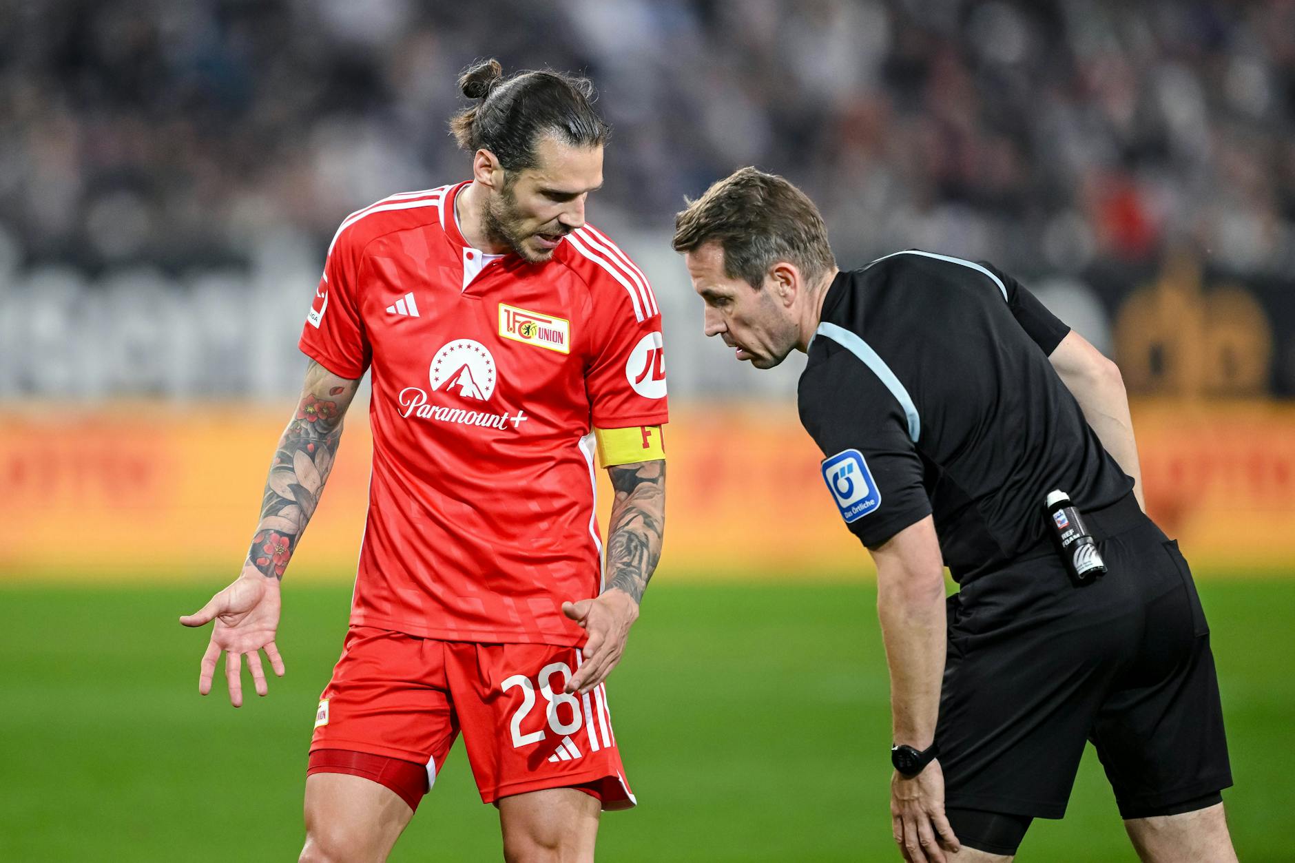 In der neuen Saison darf nur noch der Kapitän mit dem Schiedsrichter reden. Auf Christopher Trimmel vom 1. FC Union kommt damit viel Arbeit zu.