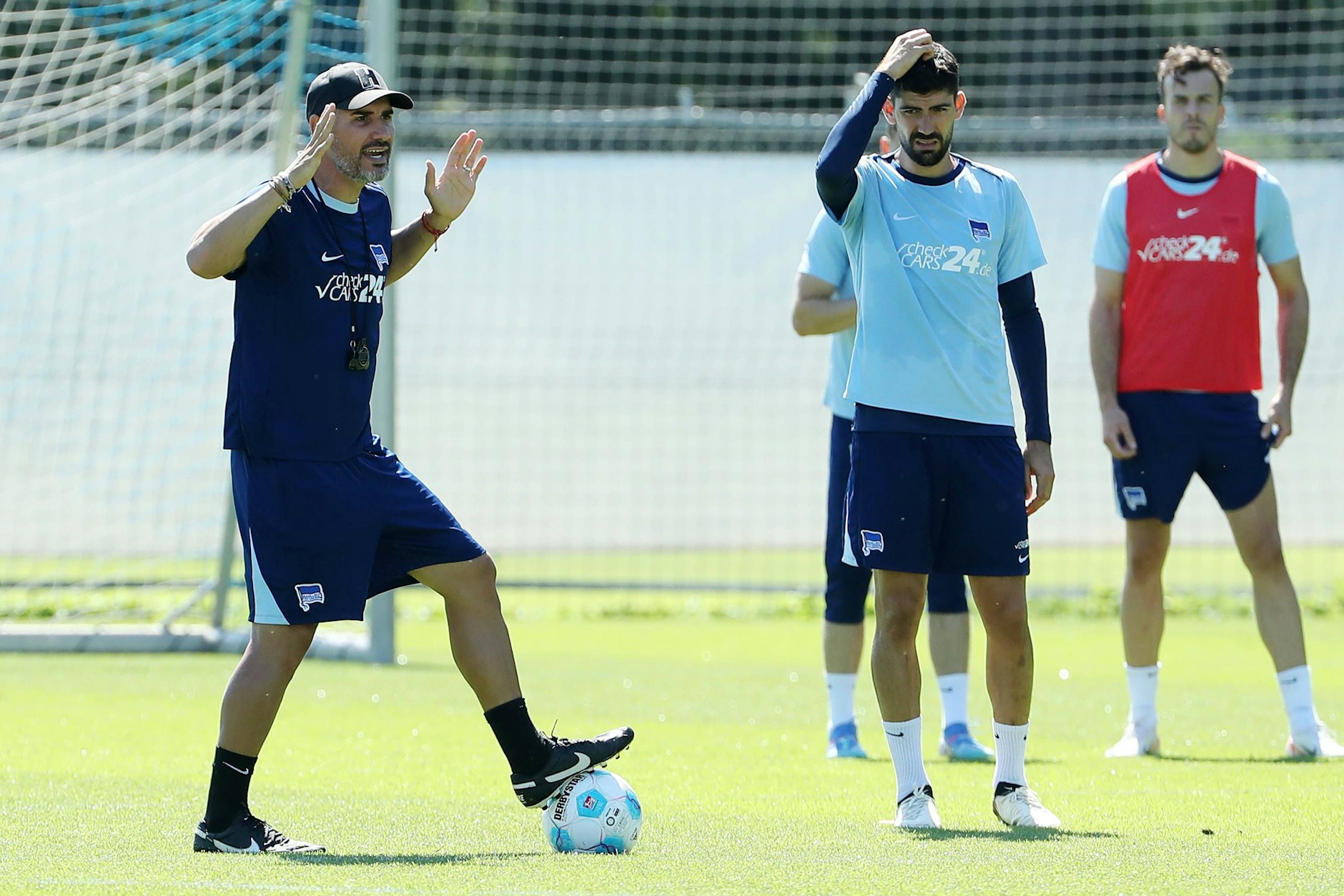 Andreas Bouchalakis muss sich Gedanken machen, ob er bei Herthas Coach Cristian Fiel noch eine Chance hat.