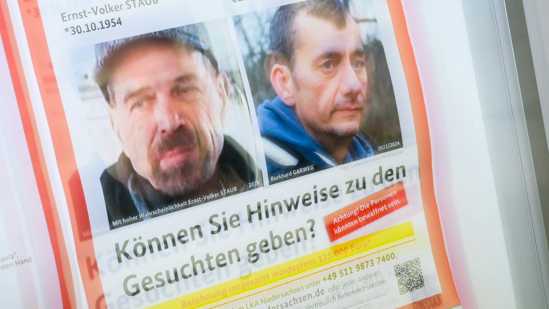 Die Polizei sucht weiterhin mit Hochdruck die beiden früheren RAF-Mitglieder Ernst-Volker Staub (l.) und Burkhard Garweg. 