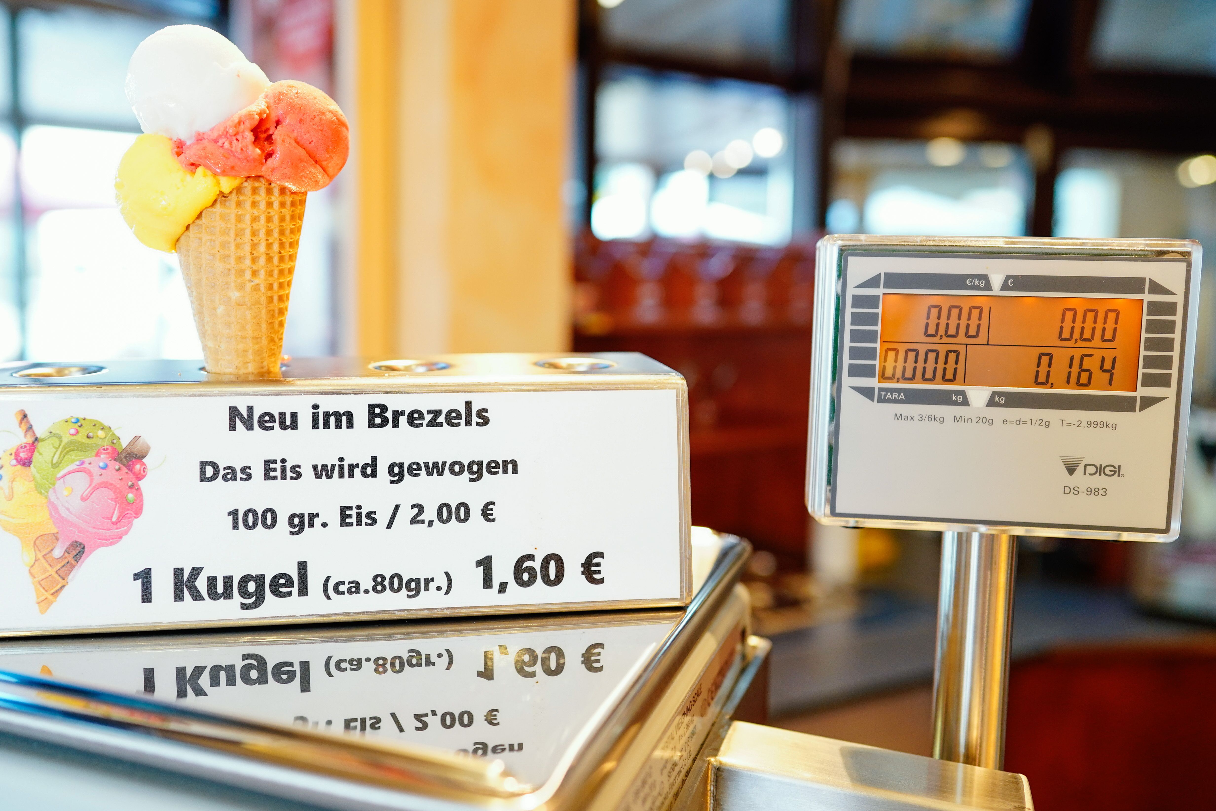 Image - Schock für Kunden: Eis immer teurer, erster Laden führt Gramm-Preis ein!