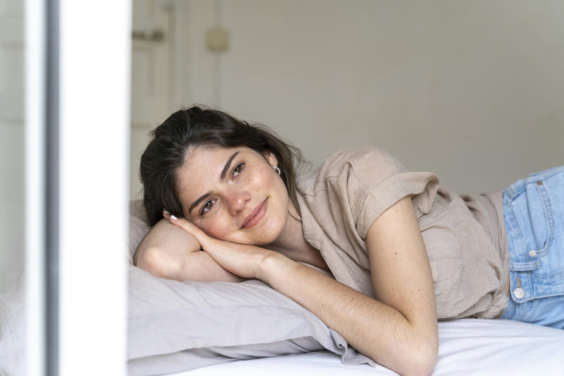 Beim Bett Rotting verbringt man Zeit im Bett, ohne etwas Produktives zu tun.