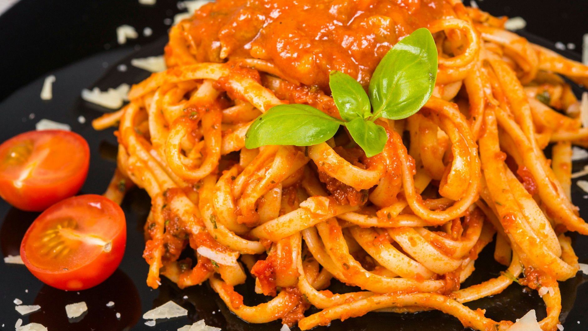 Spaghetti Pomodoro ist ein italienischer Pasta-Klassiker – in „The Bear“ spielt das Gericht eine wichtige Rolle.