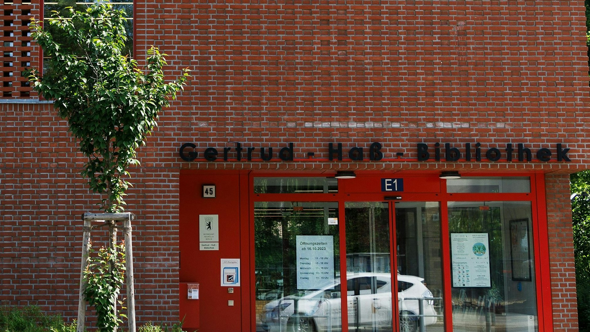 Die Gertrud-Haß-Bibliothek in Rudow: Dort wurde Franziska Giffey vor drei Monaten angegriffen.
