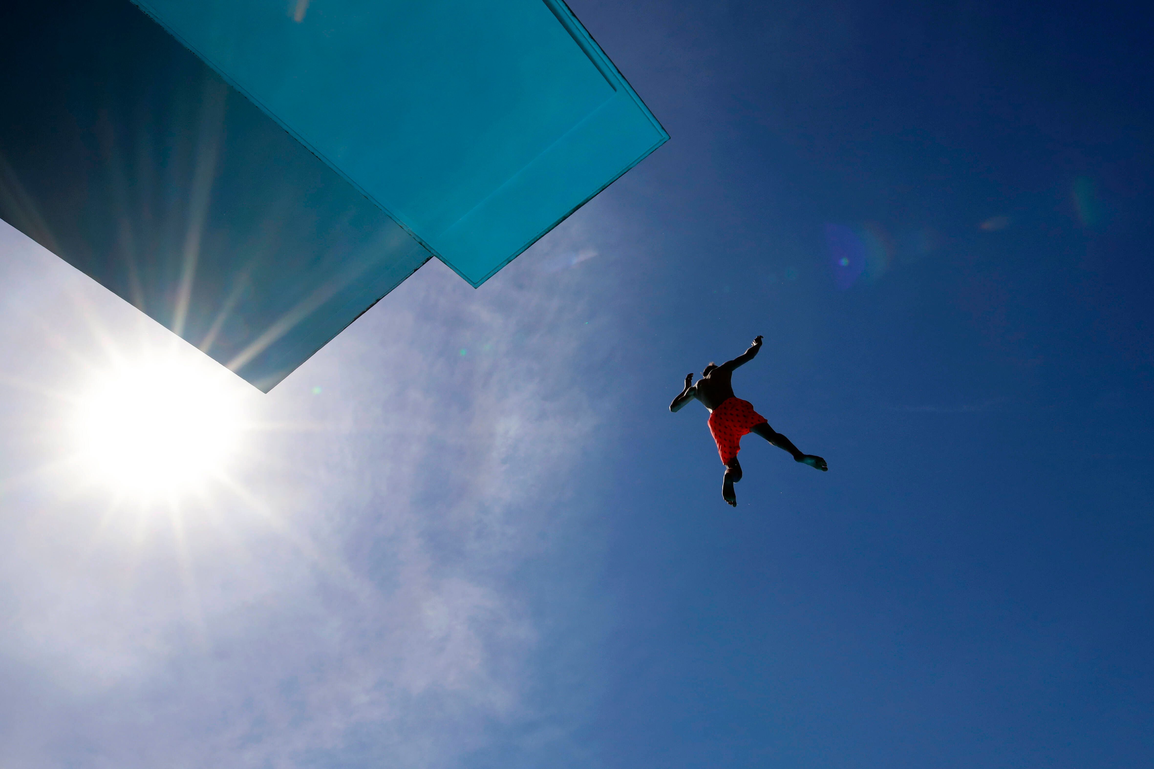 Todesfall im Schwimmbad: Wie gefährlich ein Sprung vom Zehnmeterturm ist