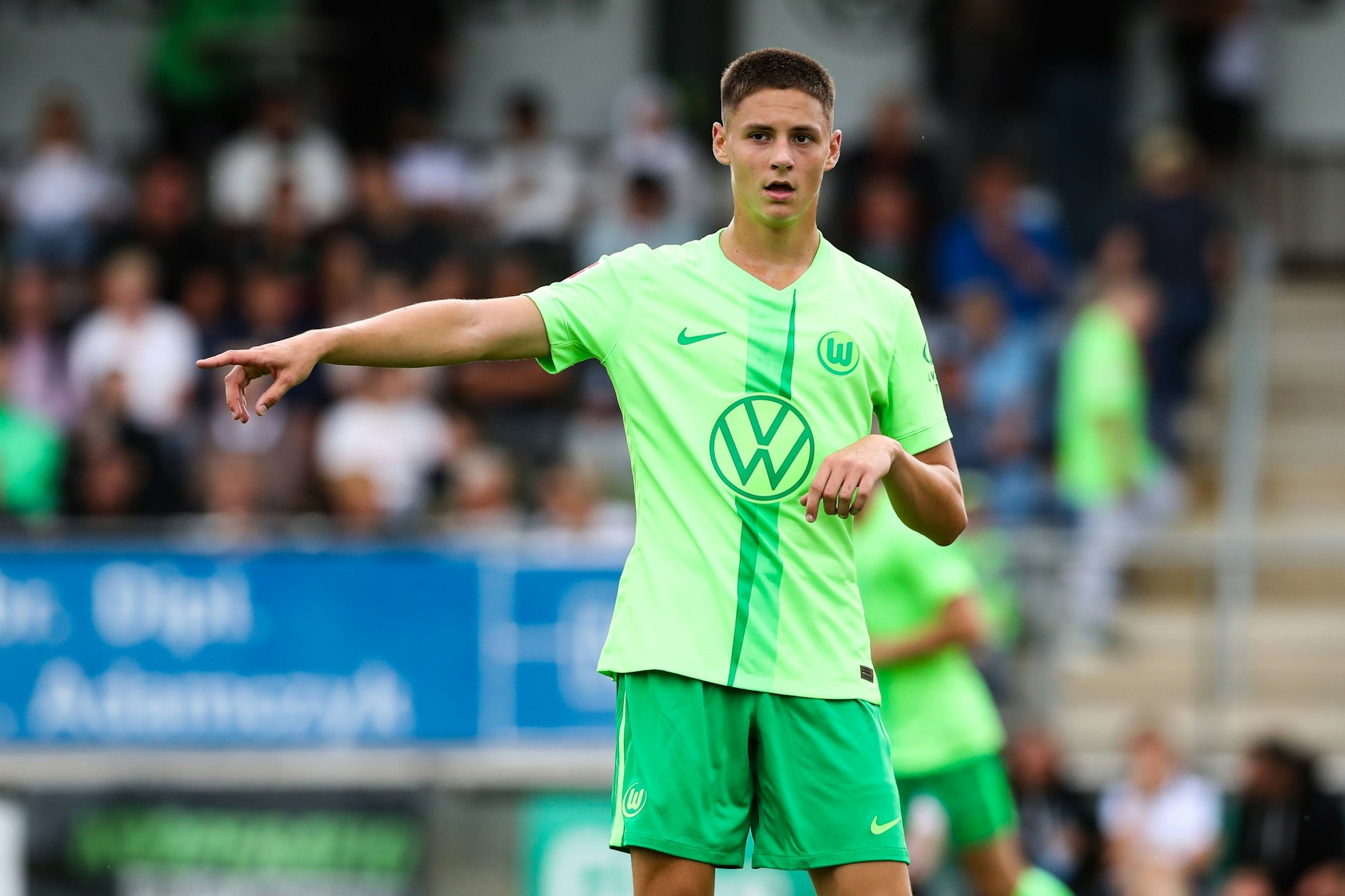 Daran müssen sich Herthas Fans noch gewöhnen: Bence Dardai im grünen Trikot des VfL Wolfsburg.