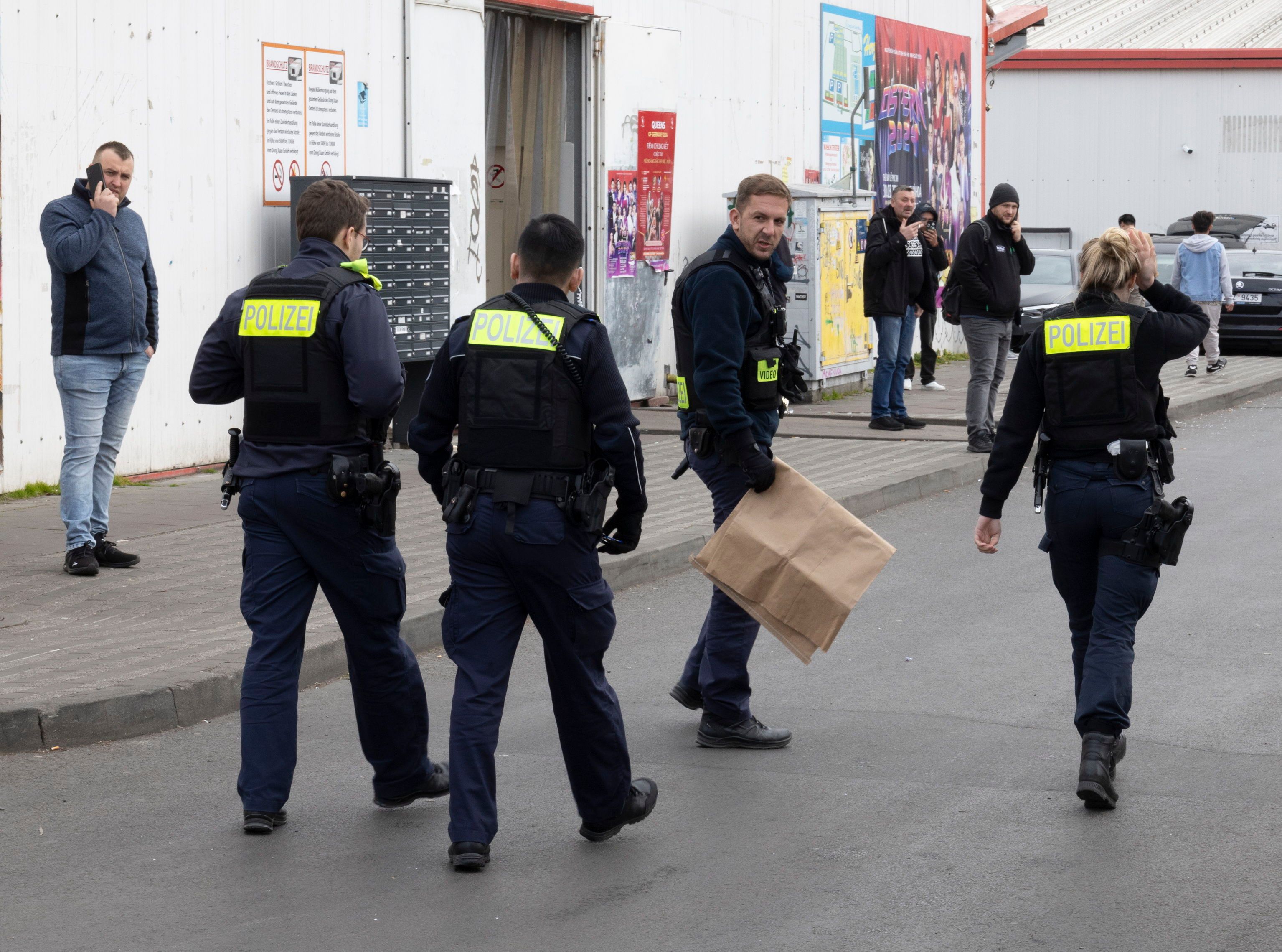 Macheten-Attacke am Dong Xuan Center in Berlin: „Messer dabei, weil ich einen Apfel gegessen habe“