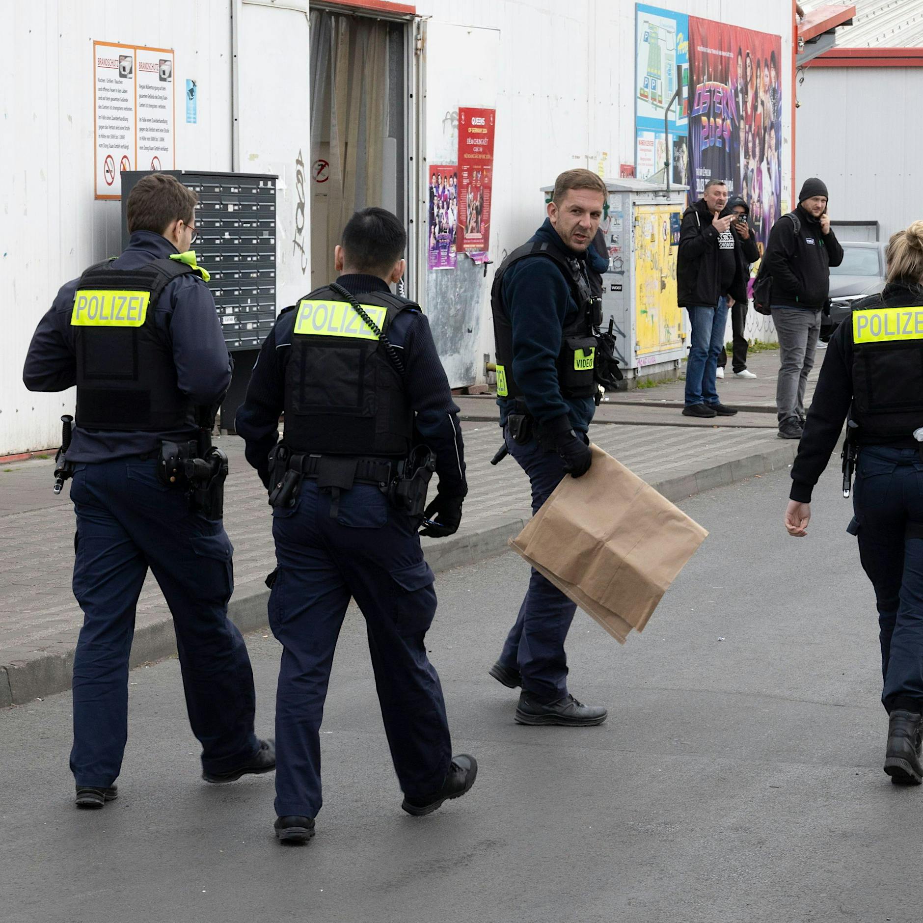 Macheten-Attacke am Dong Xuan Center in Berlin: „Messer dabei, weil ich einen Apfel gegessen habe“
