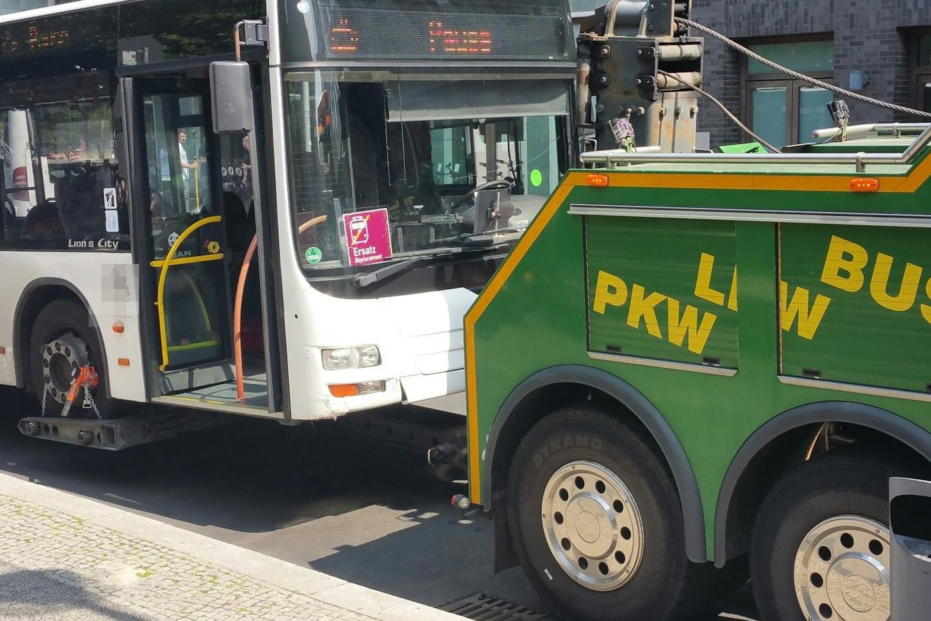 Auch diesem Bus wurde wegen technischer Mängel eine Pause verordnet - steht ja auch dran ...