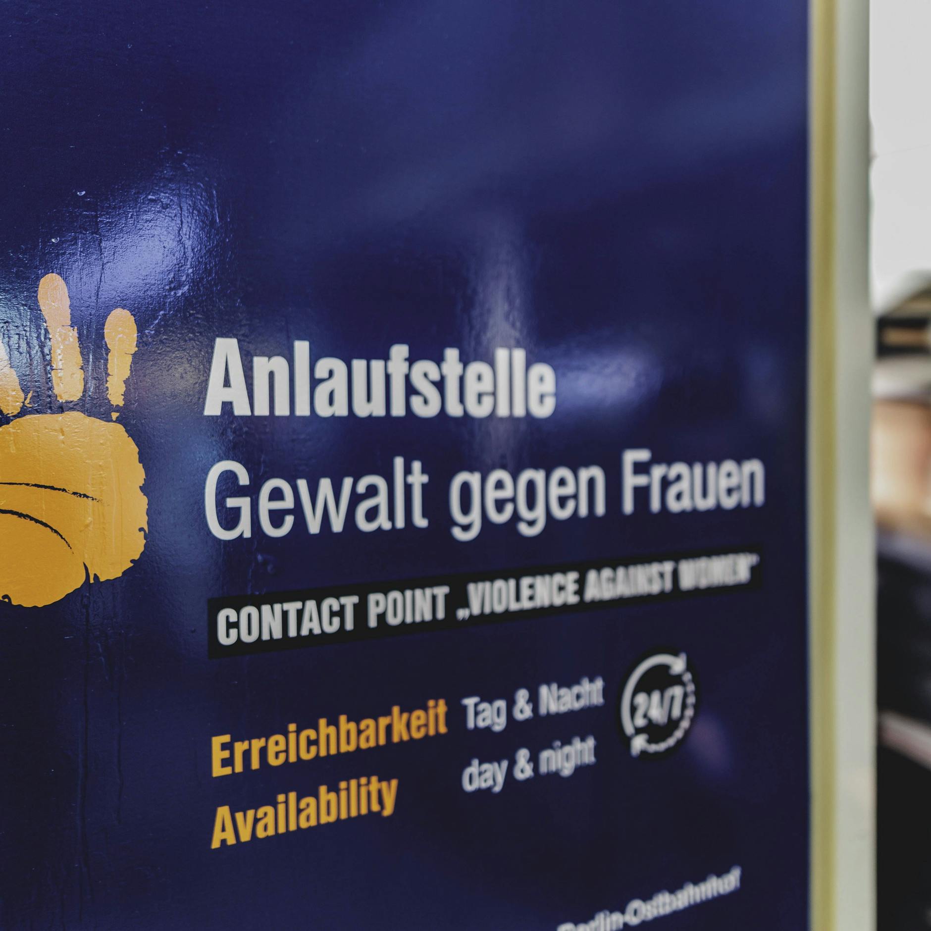 Image - Im Berliner Ostbahnhof: Hilfe für Frauen, die vor häuslicher Gewalt fliehen