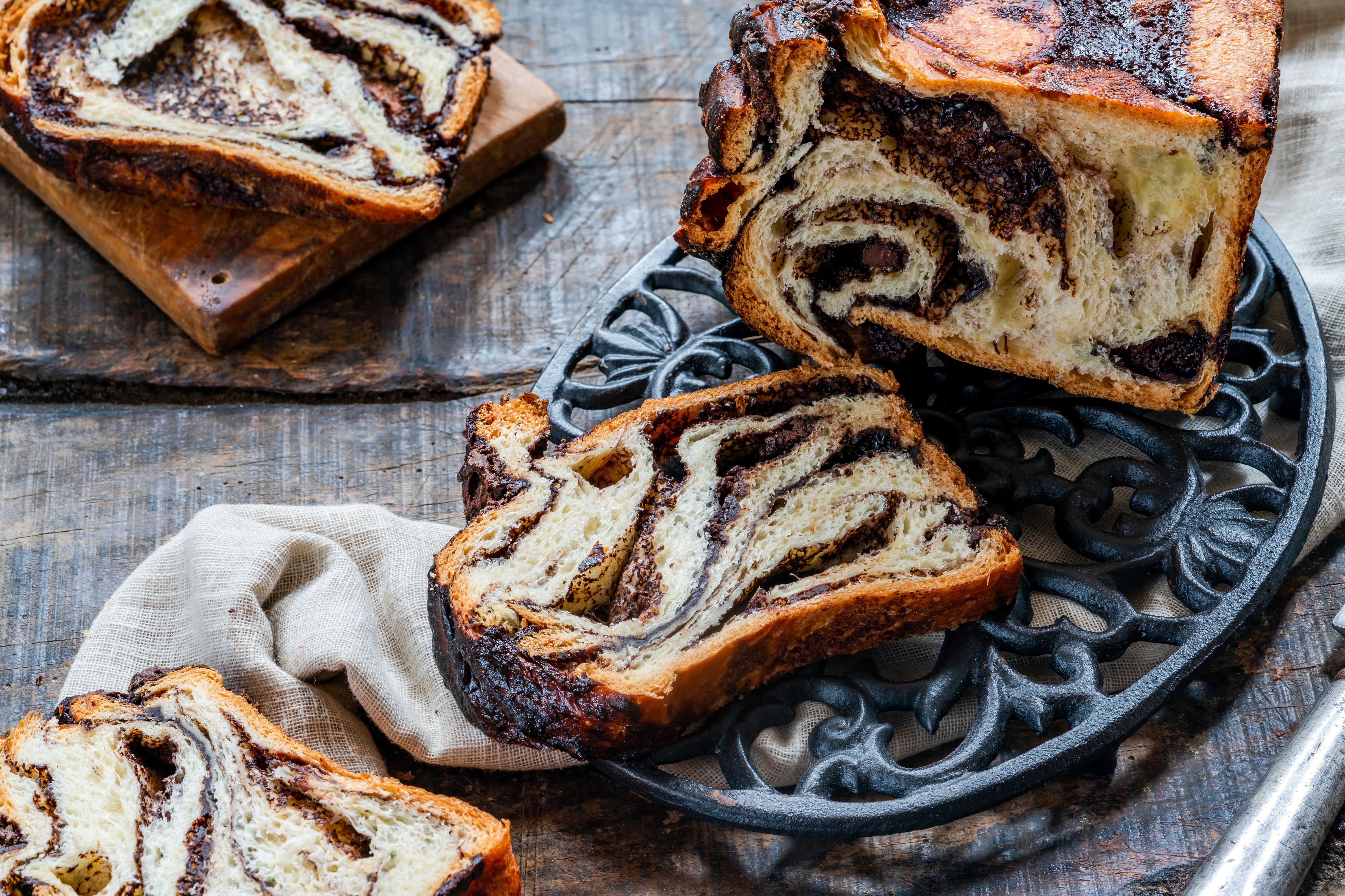 Kennen Sie Babka? Hier Omas Rezept mit Schokolade und Walnüssen!