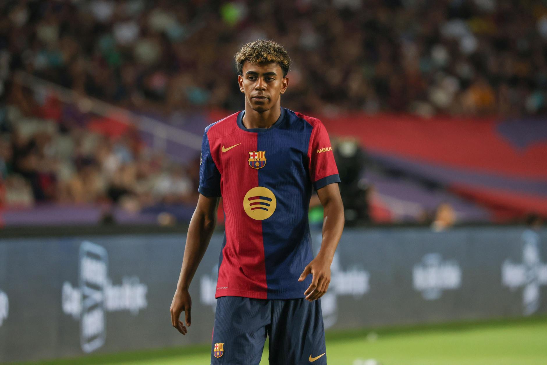 Spaniens Jahrhunderttalent Lamine Yamal ist in großer Sorge. Sein Vater wurde niedergestochen.