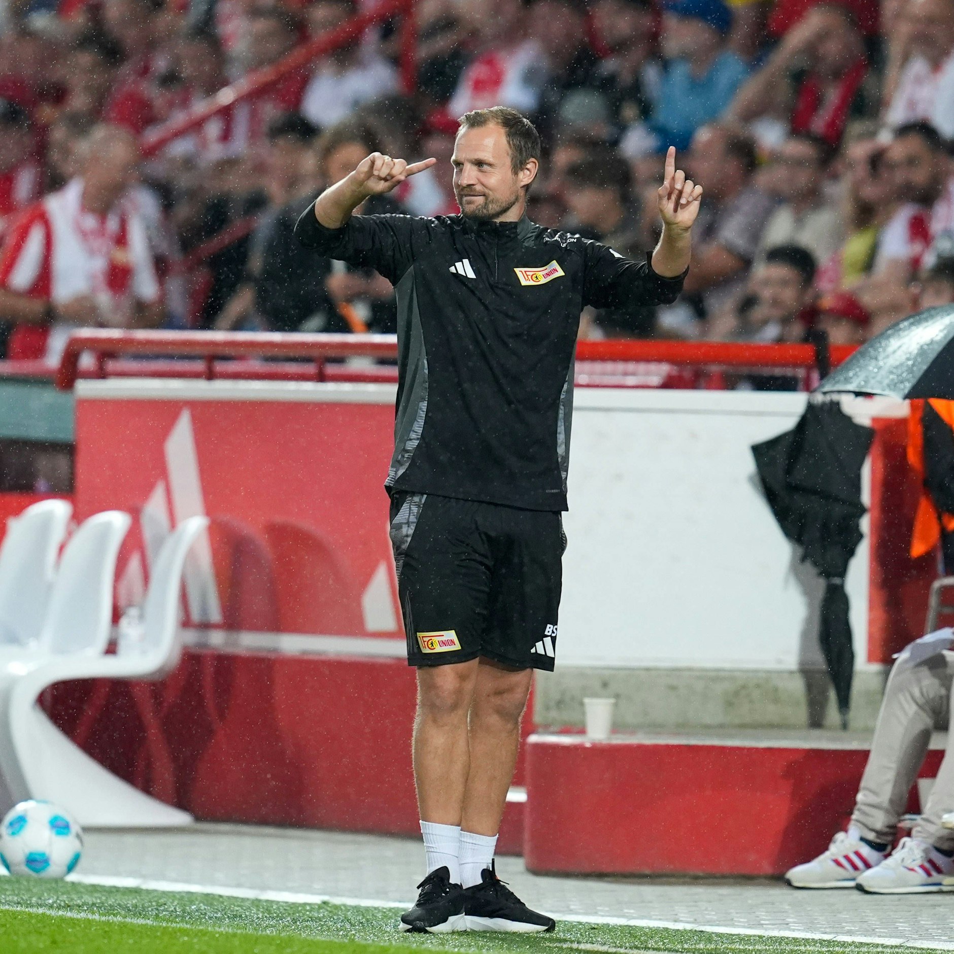 Beim 1. FC Union kann Trainer Bo Svensson wieder lachen.