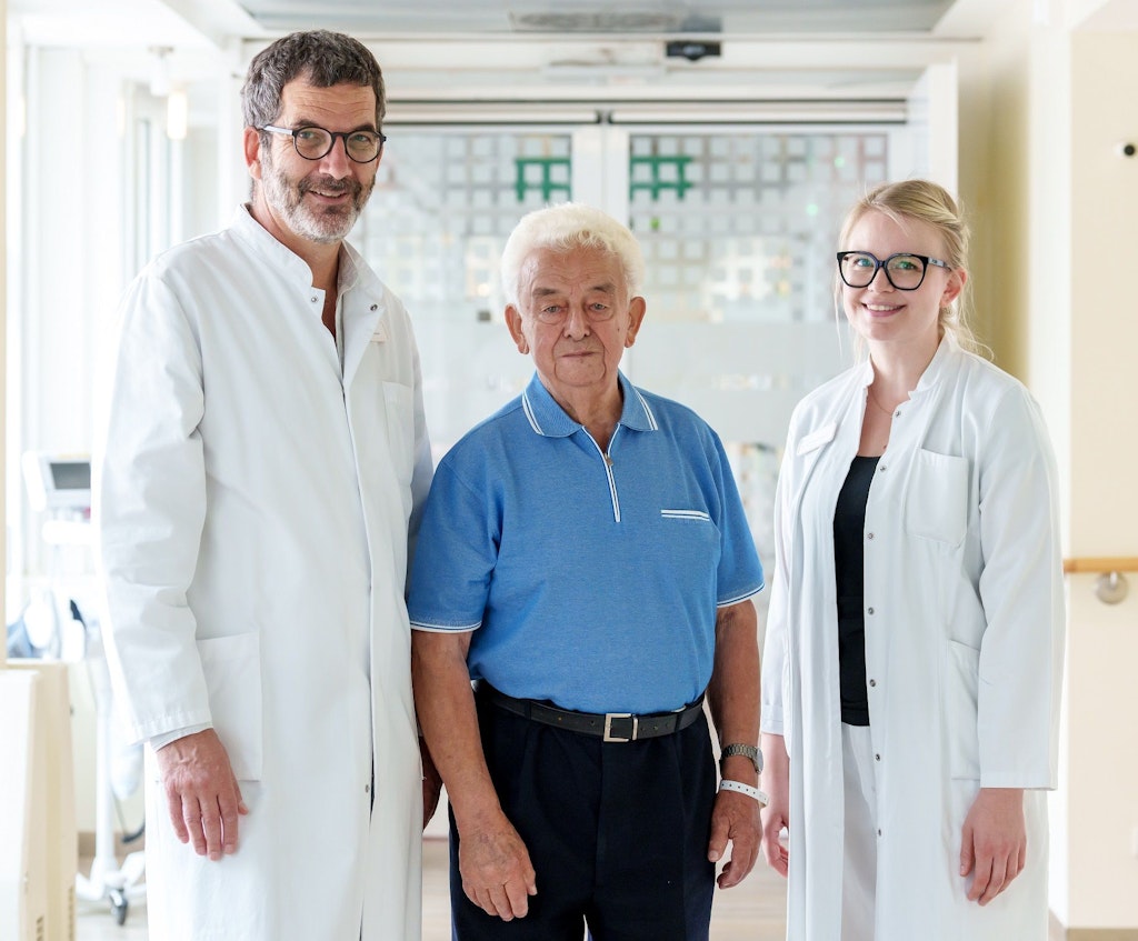 Prof. Dr. Marc Heckmann - Praxisklinik Für Dermatologie Berliner Ärzte entfernen Tumor bei 88-Jährigem mit robotischer OP