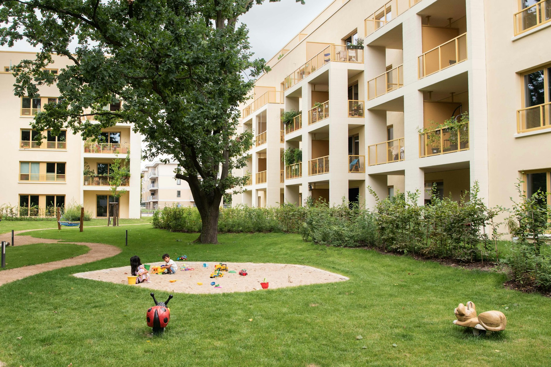 Generationenhaus Holländergarten Holländerstraße 36 , Berlin 13407 Germany, Innenhof.