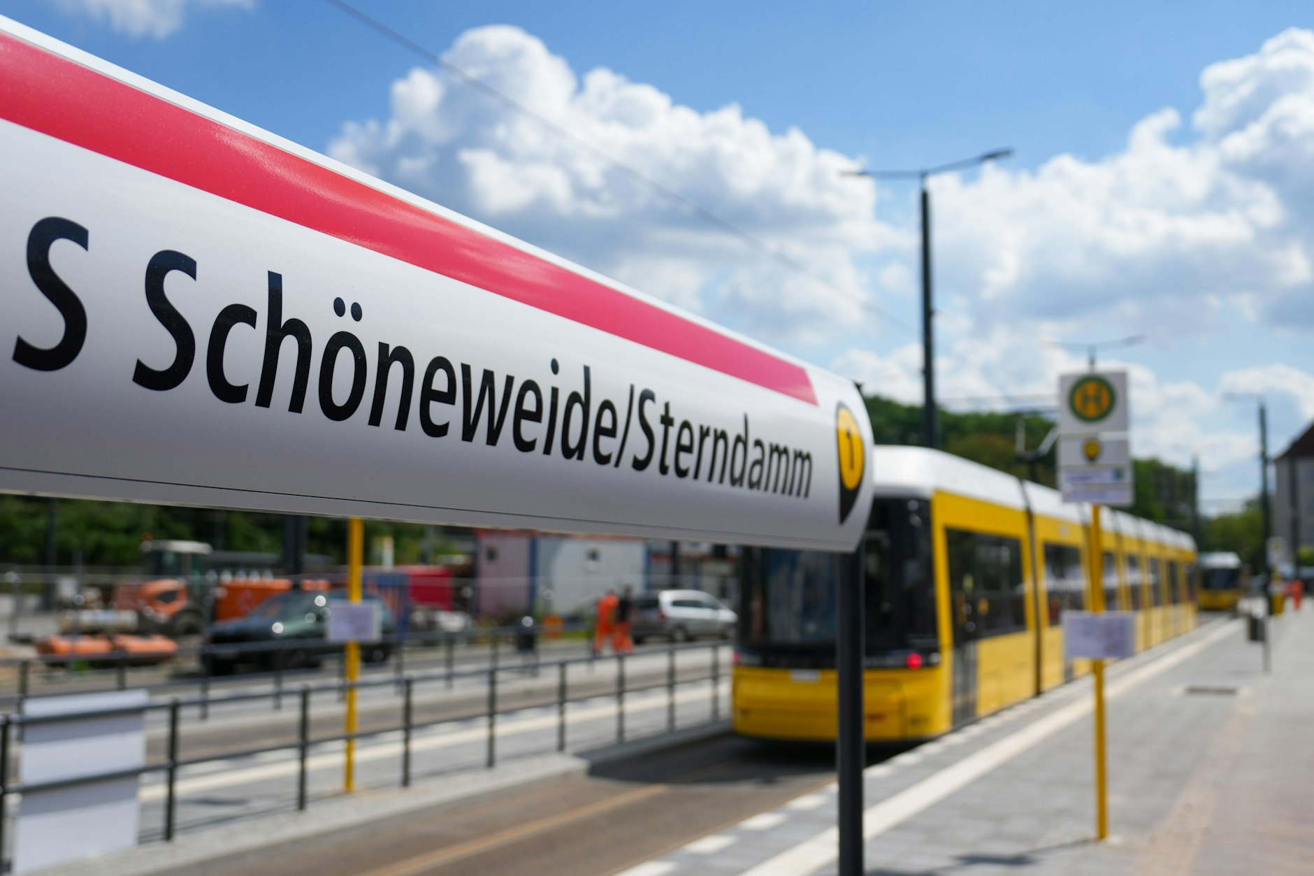 In Schöneweide soll es mit dem Umsteigen jetzt endlich besser klappen - und für die Geduld bekommen Fahrgäste am Sonnabend sogar ein Eis.