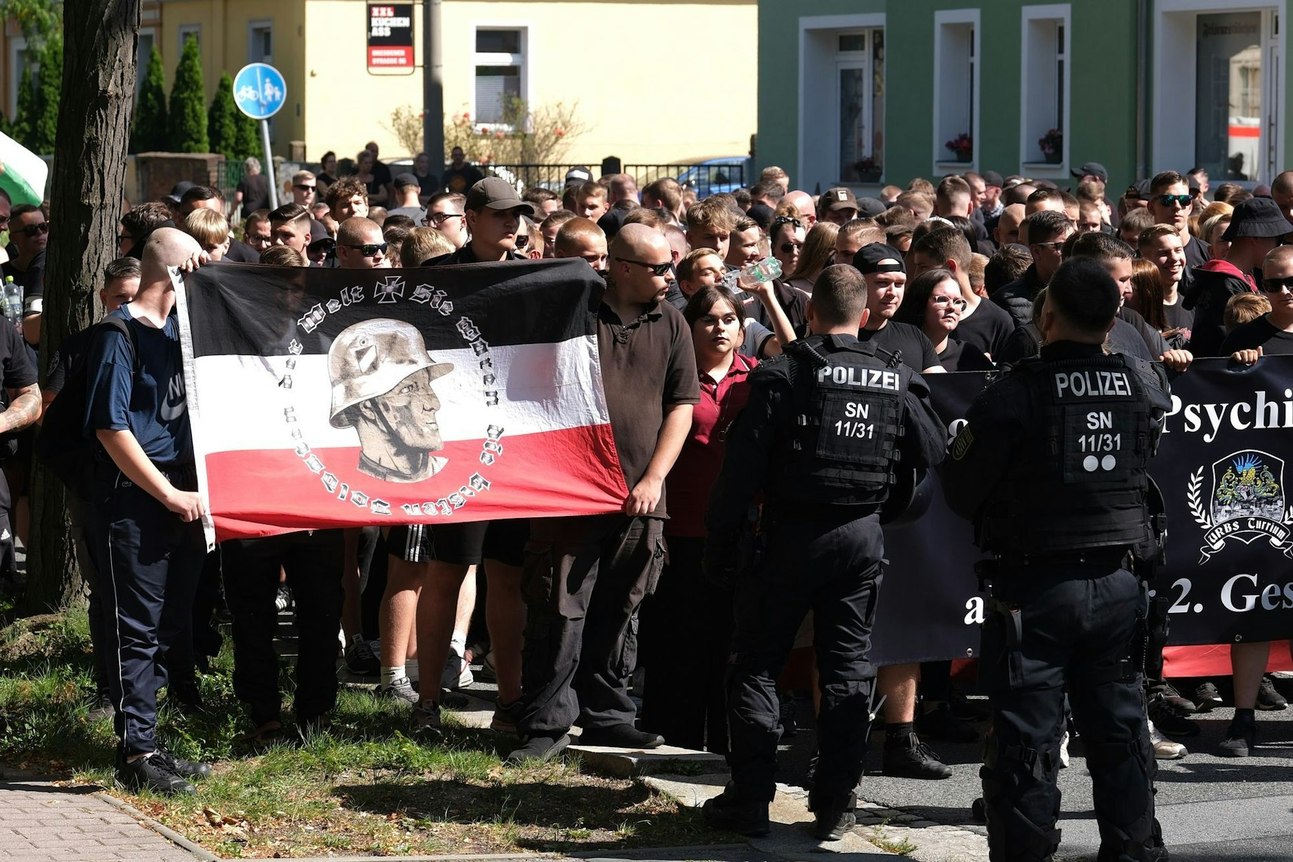 Die Zahl der Rechtsextremen steigt in Brandenburg auf einen Höchstwert.