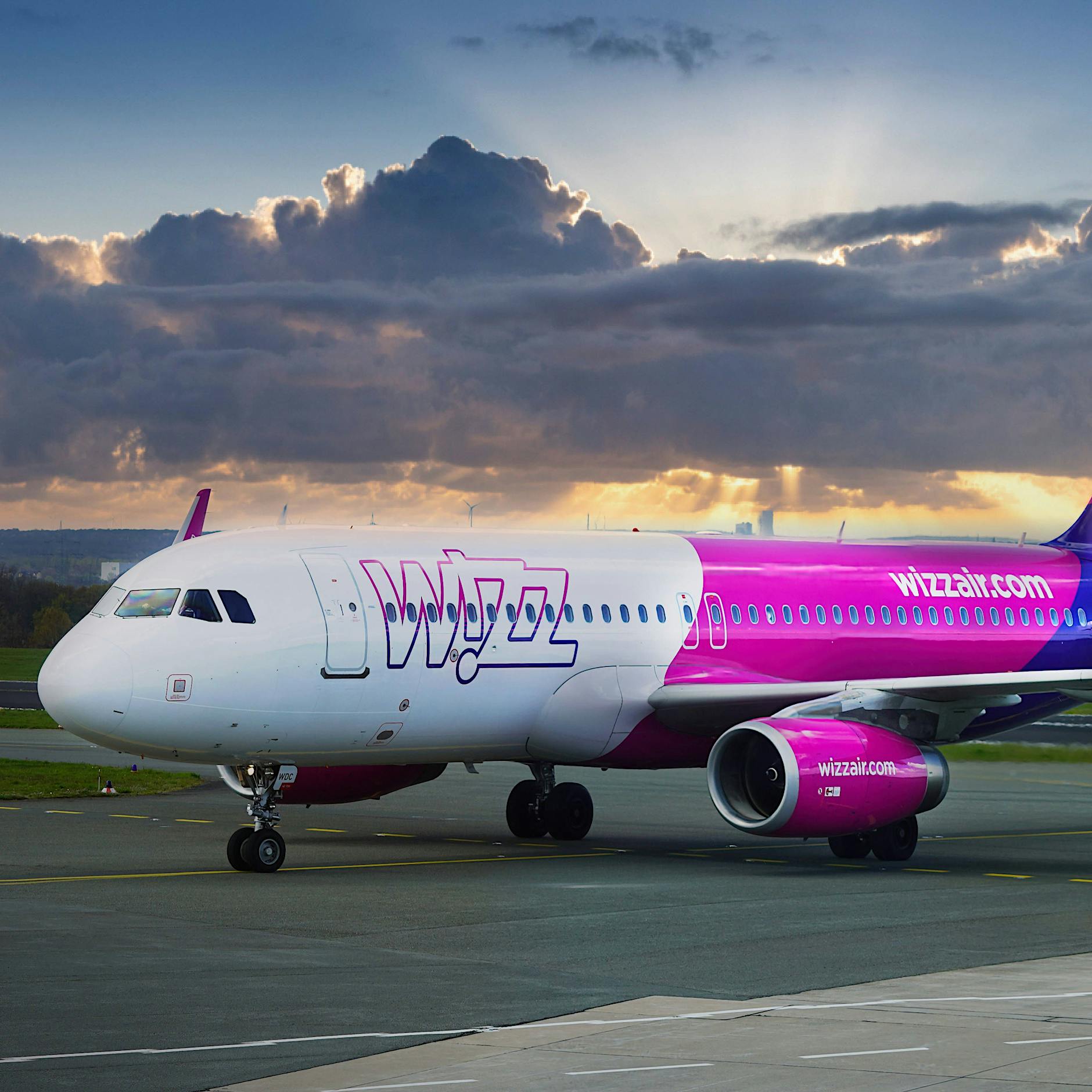 Kritik an neuer Wizz-Air-Flatrate fürs Fliegen: „Fürs Klima eine Katastrophe“