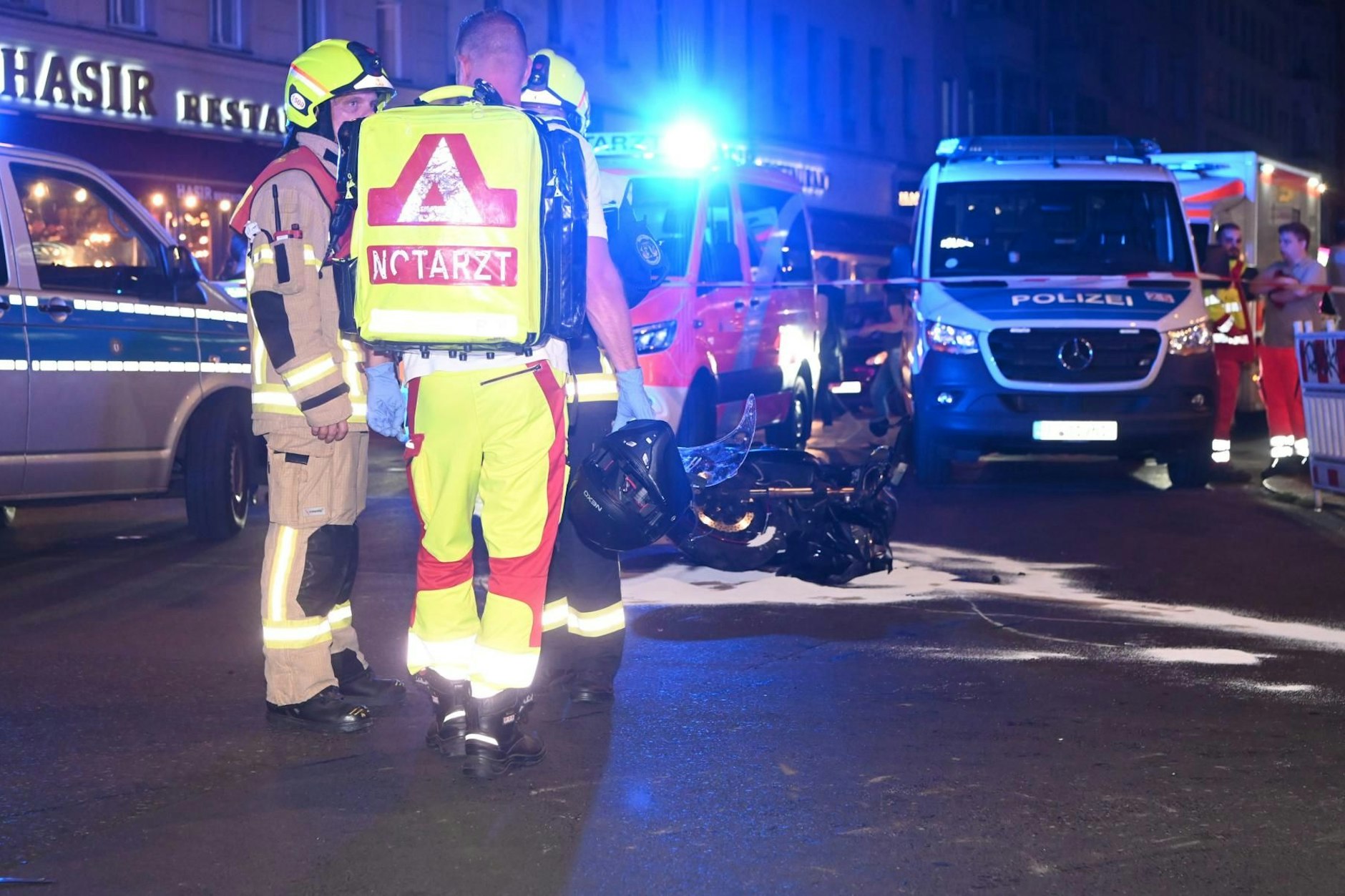 Drei Schwerverletzte gab es bei einem Unfall in Kreuzberg, der in Folge eines versuchten Autodiebstahls entstand. 