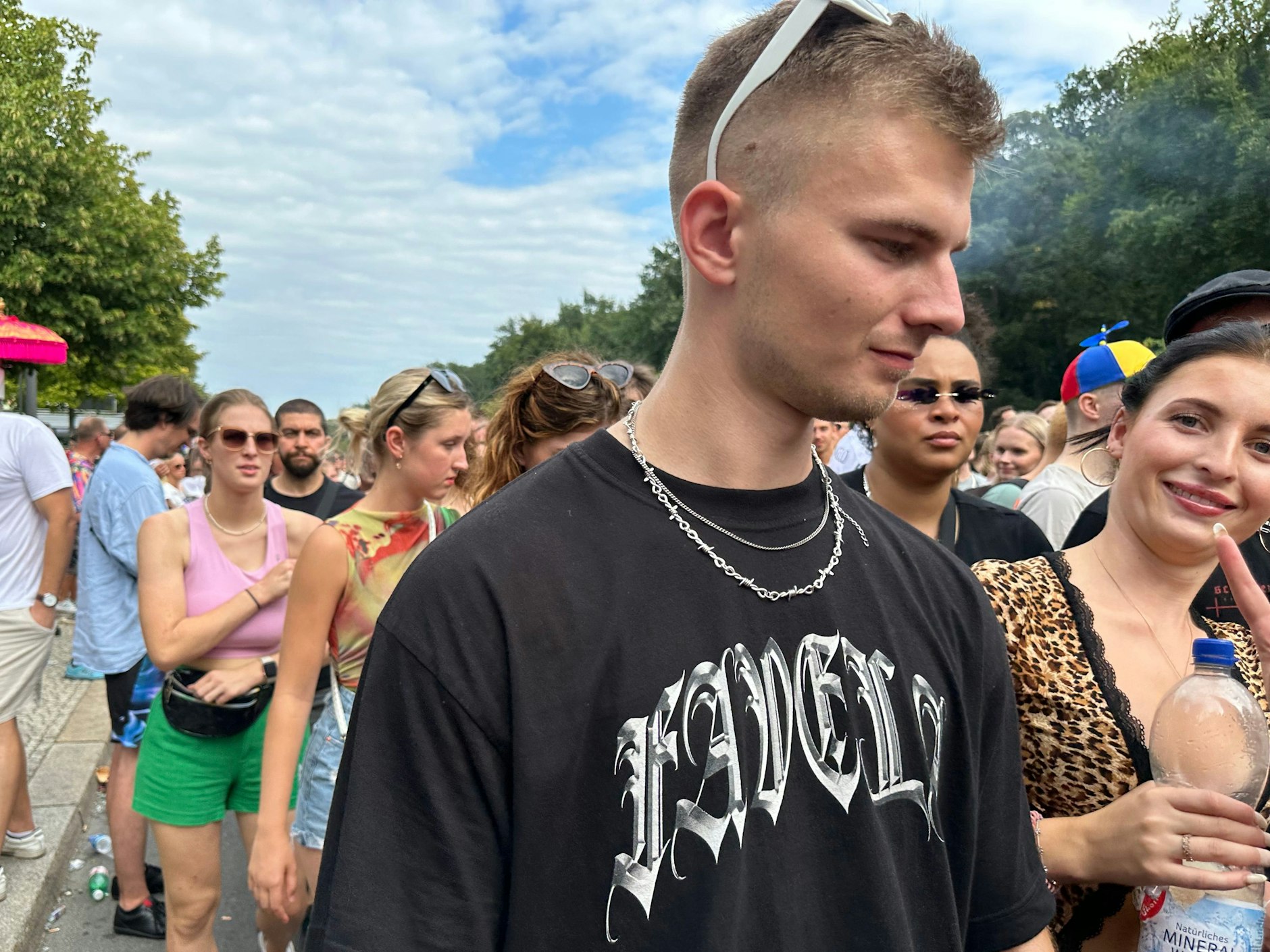 Auffällige Ketten werden von den Herren zurzeit nicht in Gold, sondern bevorzugt in Silber getragen.