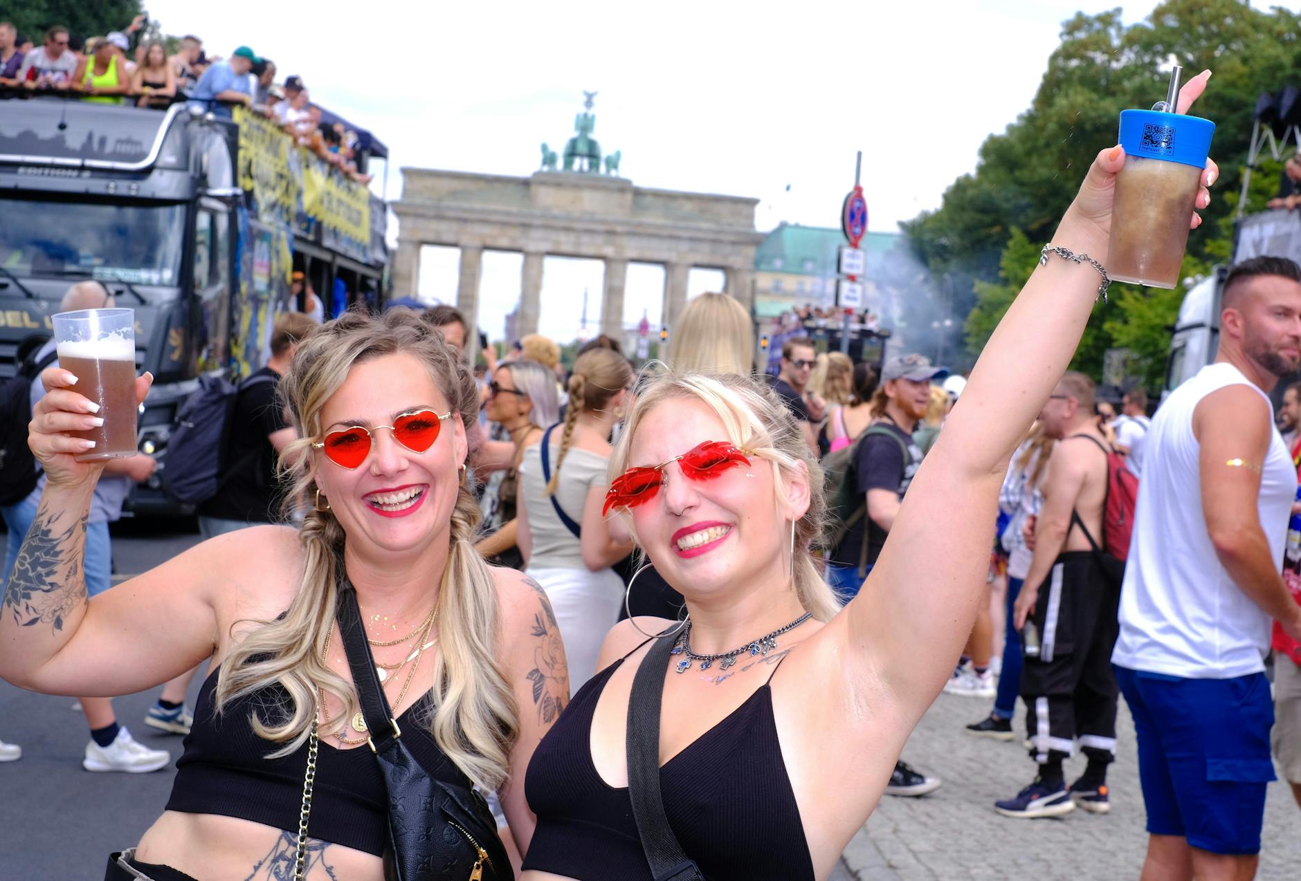 Die Stimmung ist gut beim „Rave The Planet“.