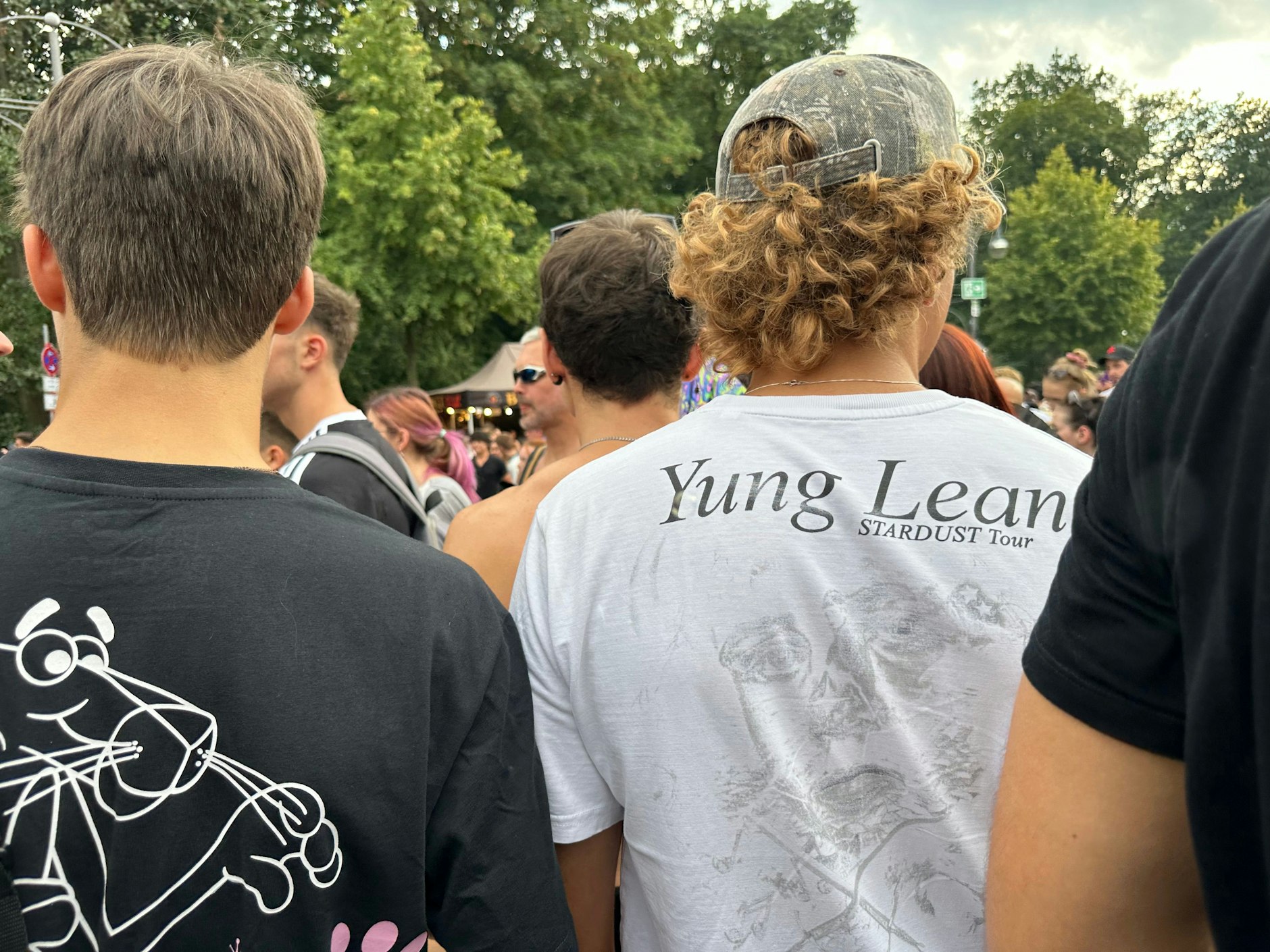 Und hier ein Yung-Lean-Shirt. Auch Rap muss erlaubt sein.