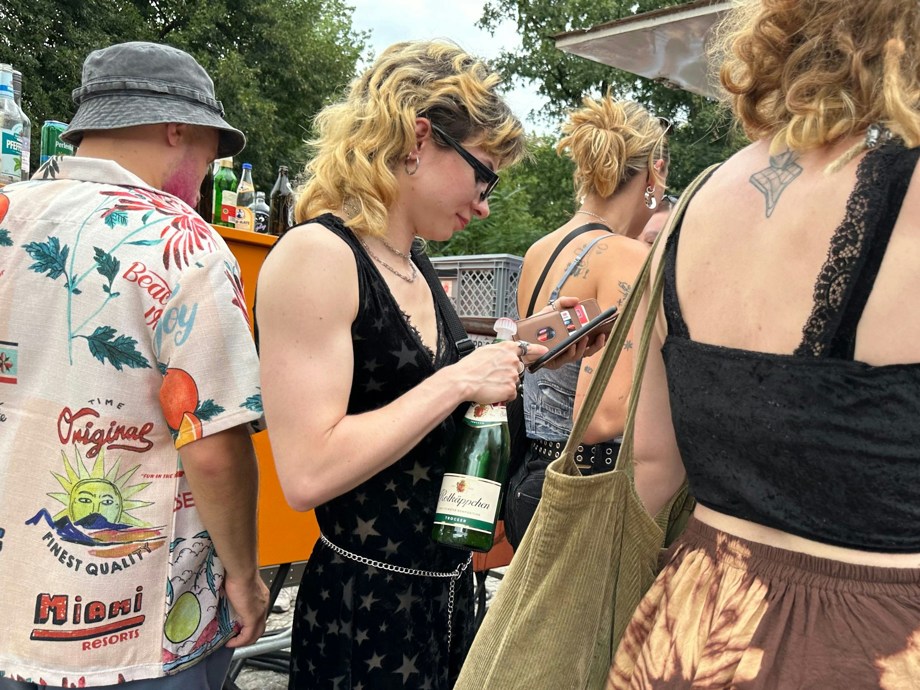 Hier ein Vokuhila mit Rotkäppchen-Sekt