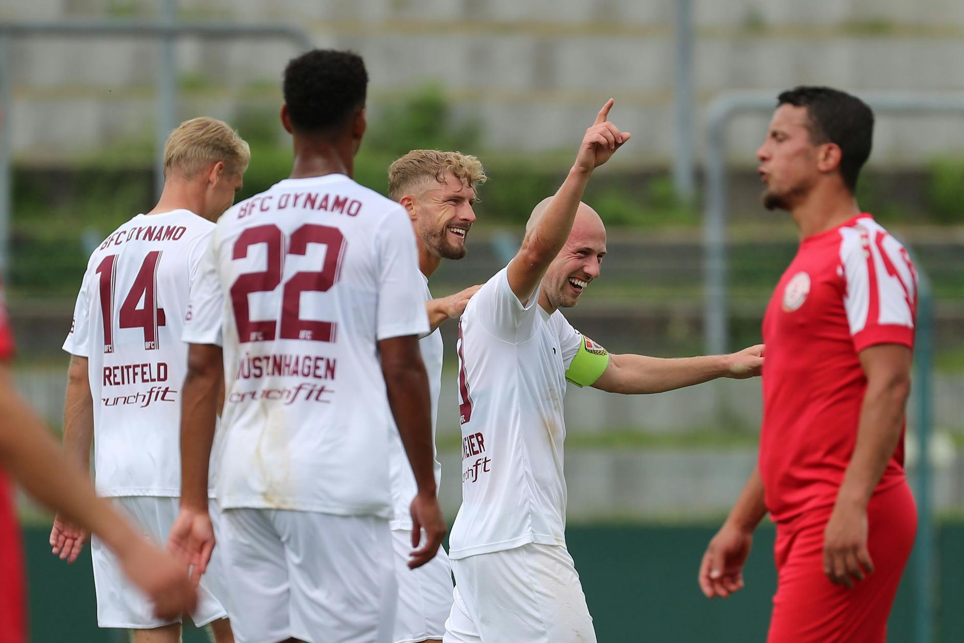 Da hat er gut lachen: Zum ersten Mal Kapitän und endlich auch das erste Tor für den BFC Dynamo: Julian Wießmeier.